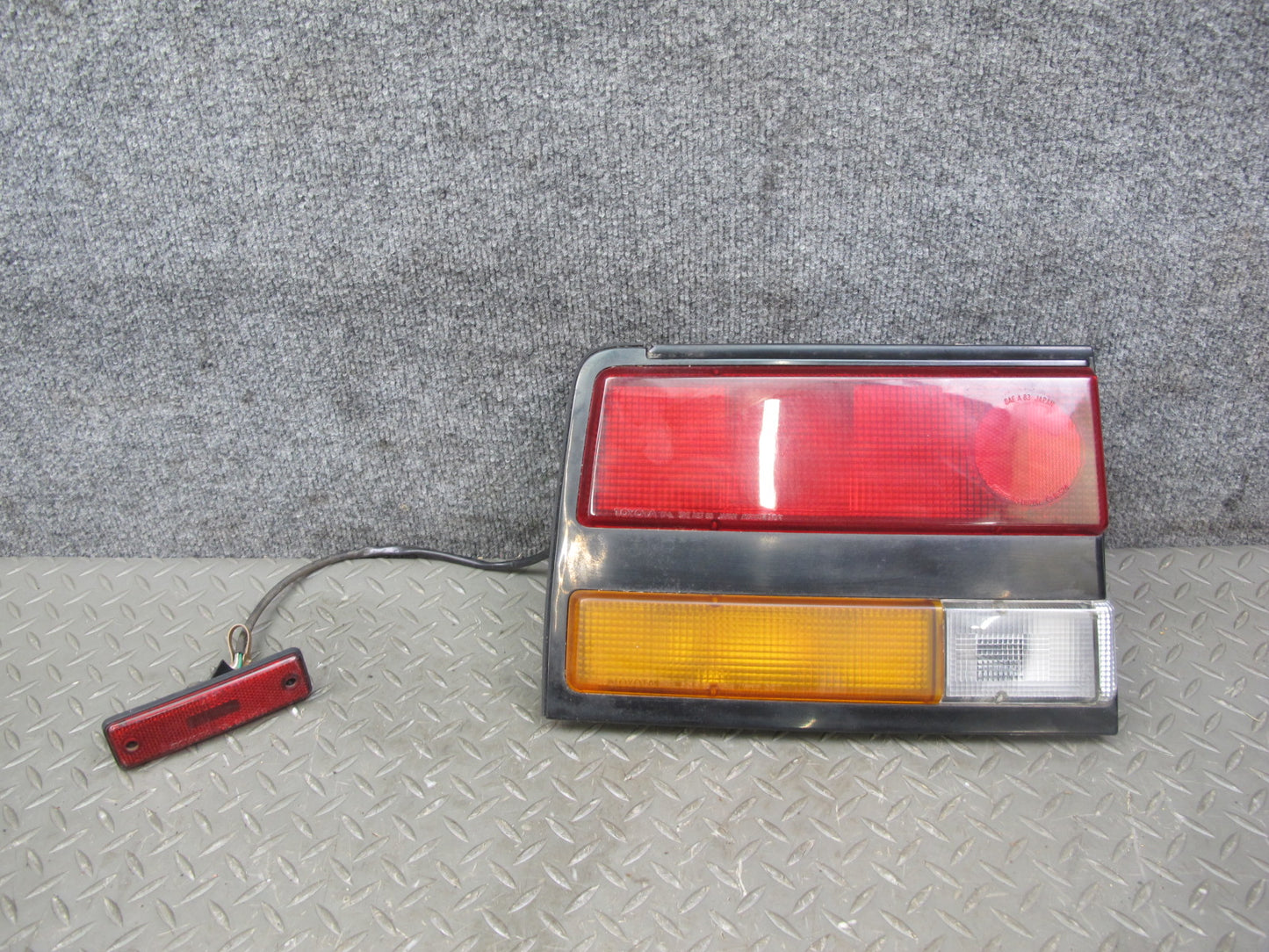 85-86 Toyota MR2 Rear Taillight Lamp Side Marker Light License Plate Set OEM