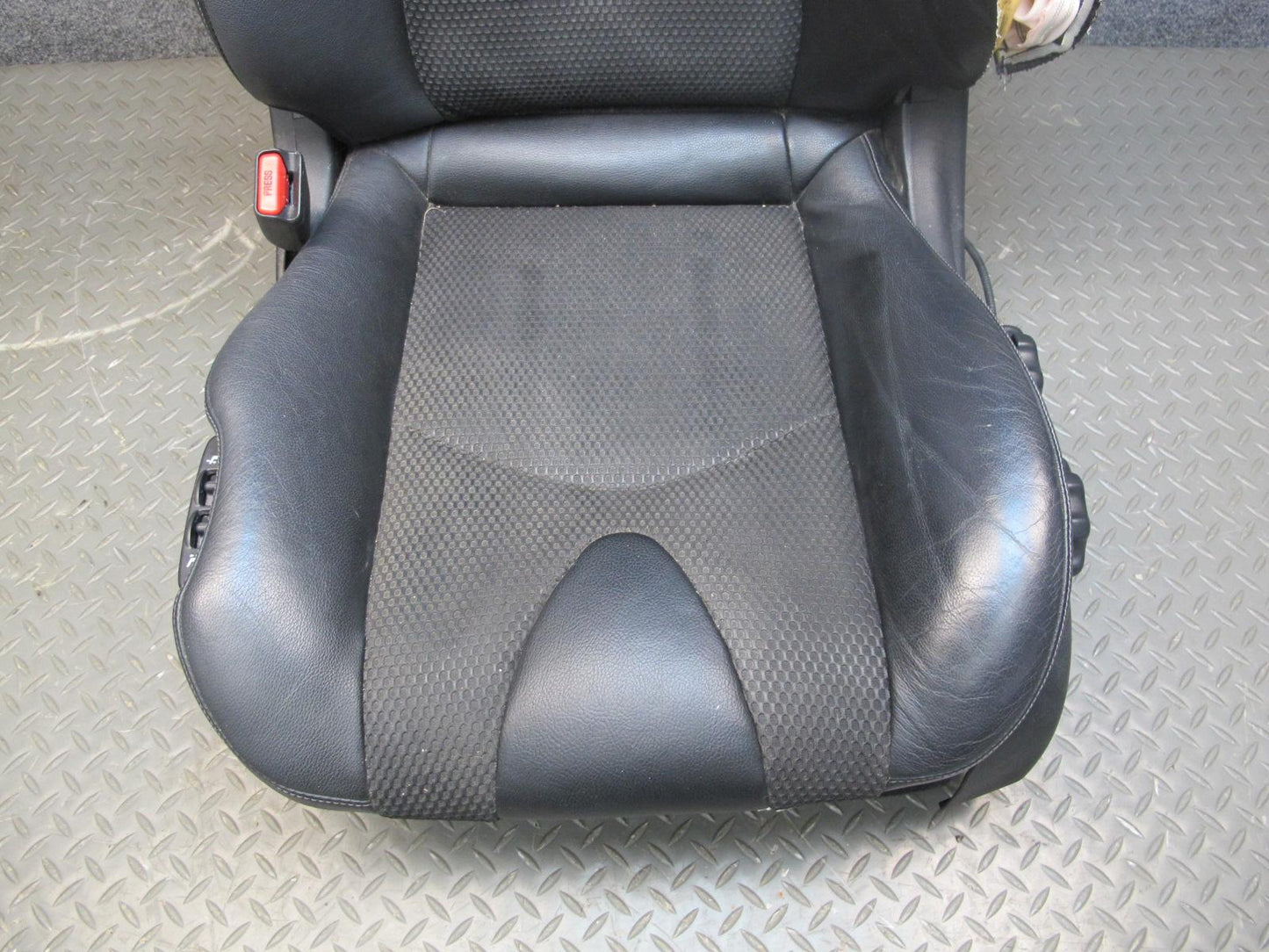 10-19 Nissan Z34 370Z Convertible Set of 2 Left & Right Leather Seat Black OEM