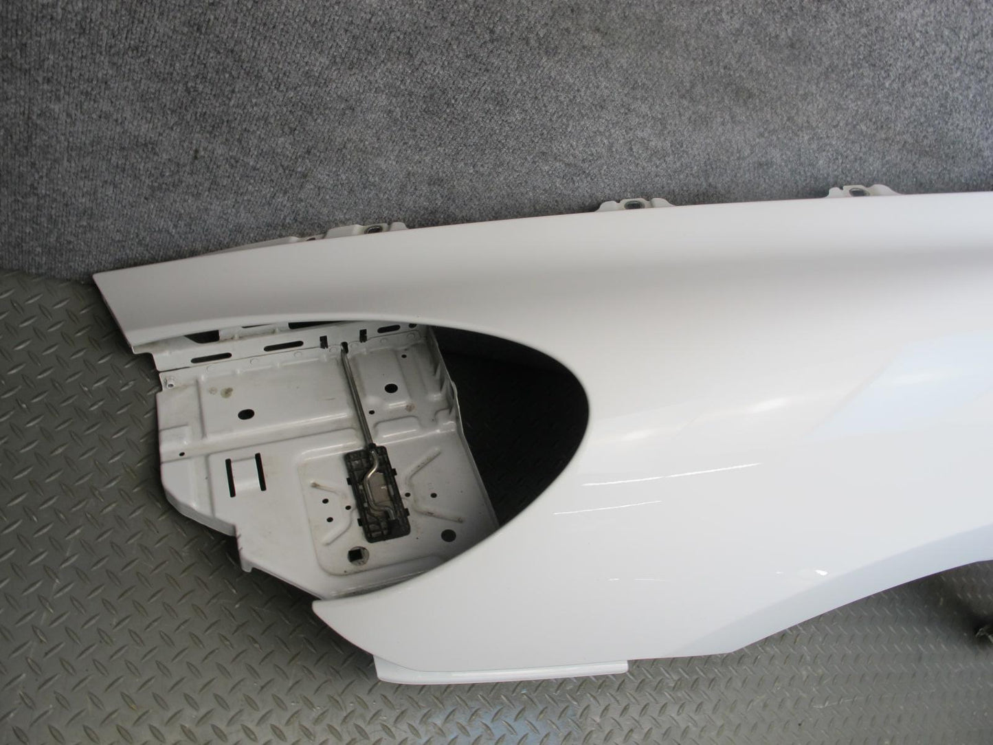 2011-2014 Porsche Cayenne 958 Front Left Fender Shell Panel Cover White