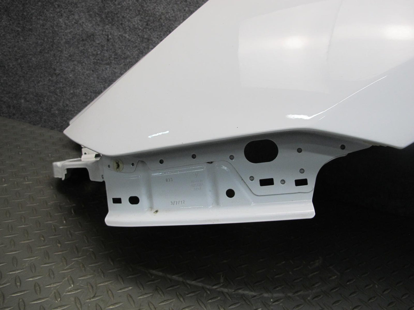 2011-2014 Porsche Cayenne 958 Front Left Fender Shell Panel Cover White