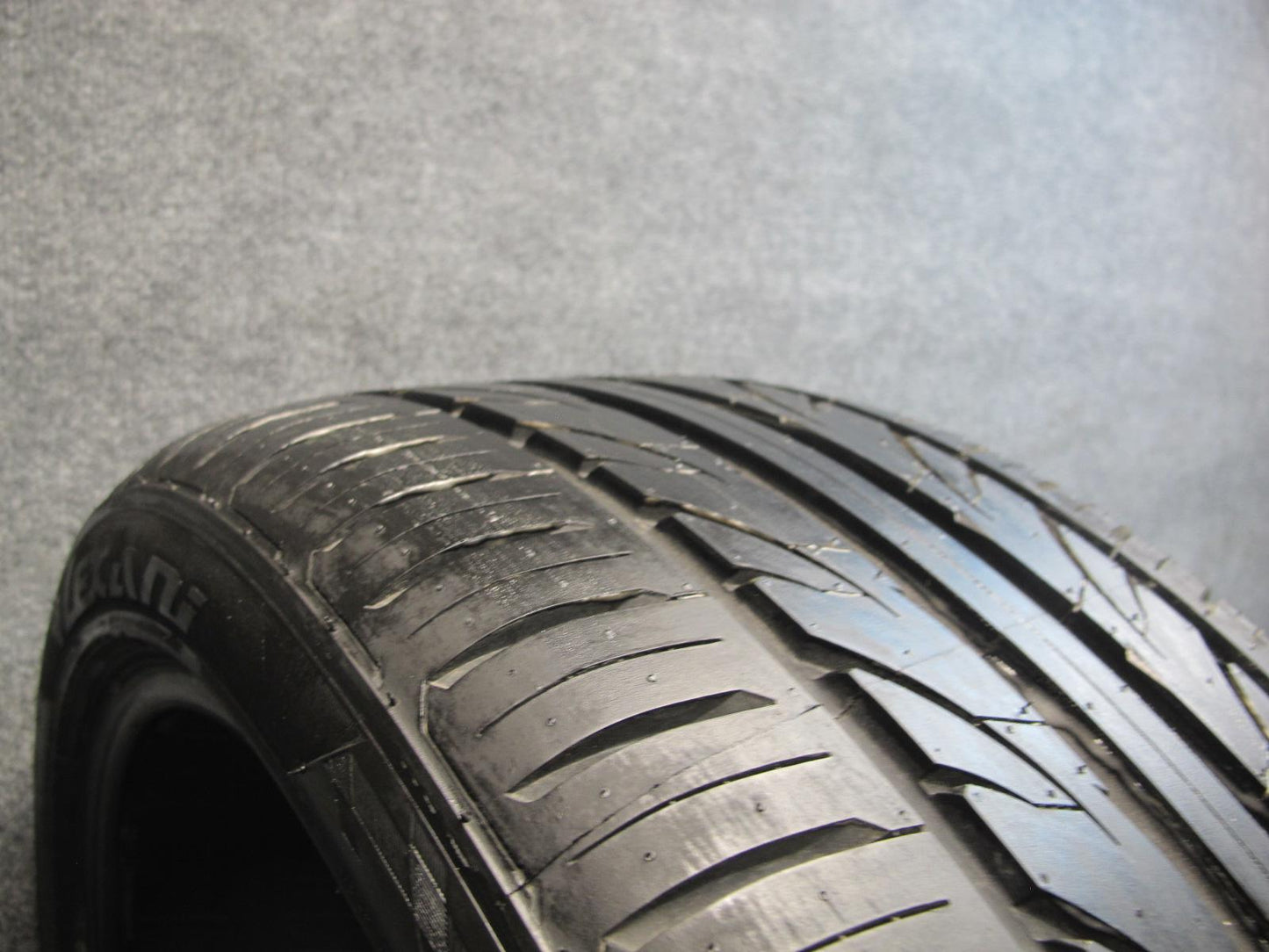 Lexani LXUHP-207 A/S Tire 245/40 ZR18 97W 3224 9/32 Tread