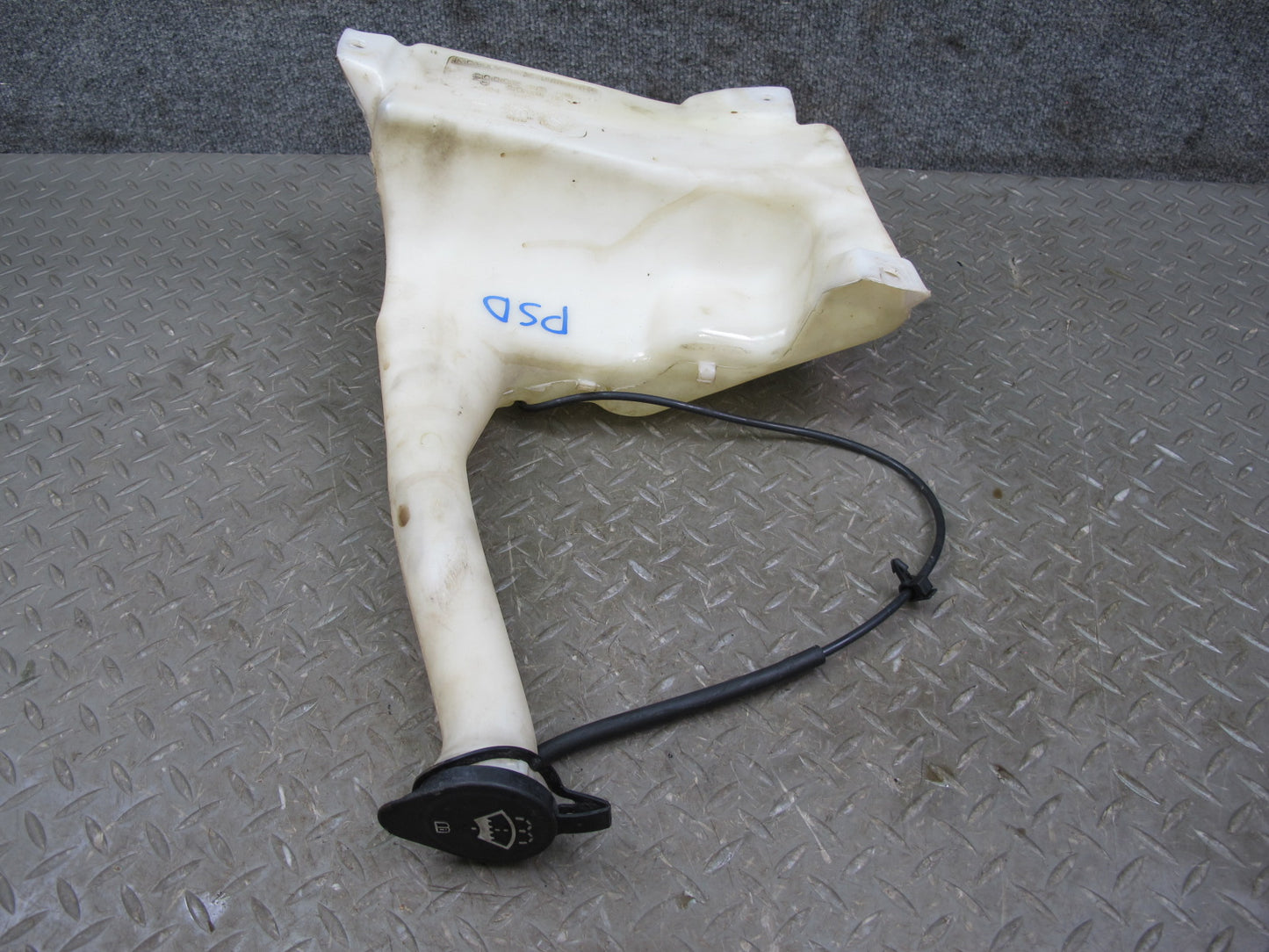 06-09 Pontiac Solstice Windshield Washer Fluid Reservoir Tank w Pump OEM