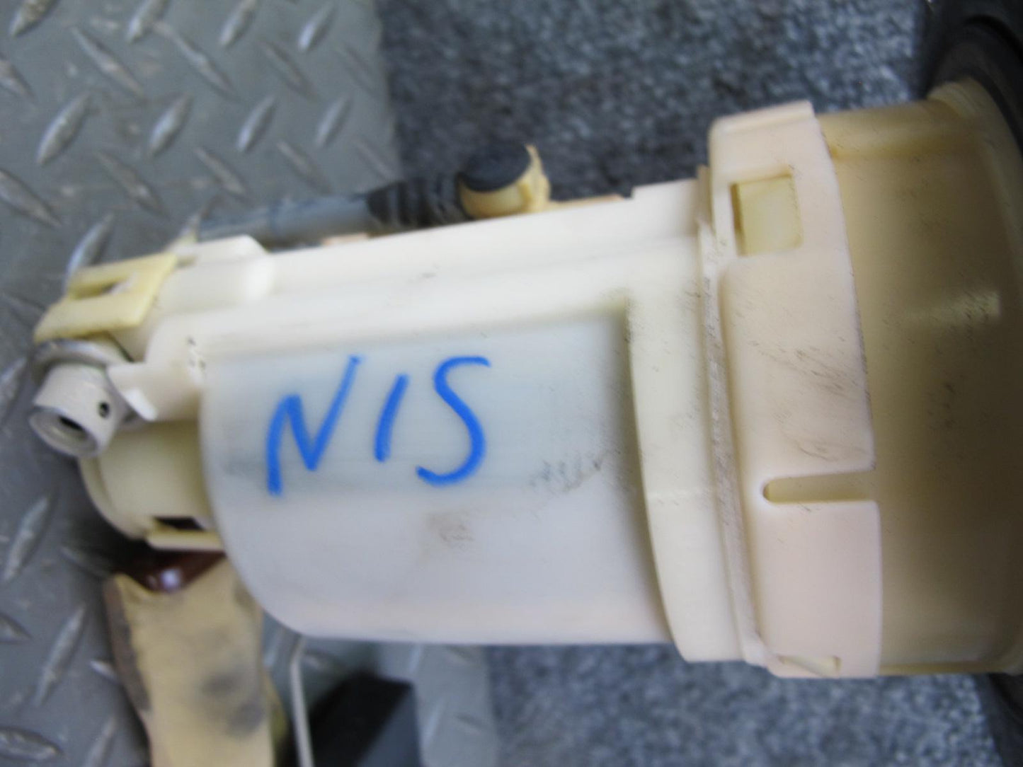 01-05 Lexus JCE10L IS300 Fuel Pump Level Sending Unit Assembly Set OEM