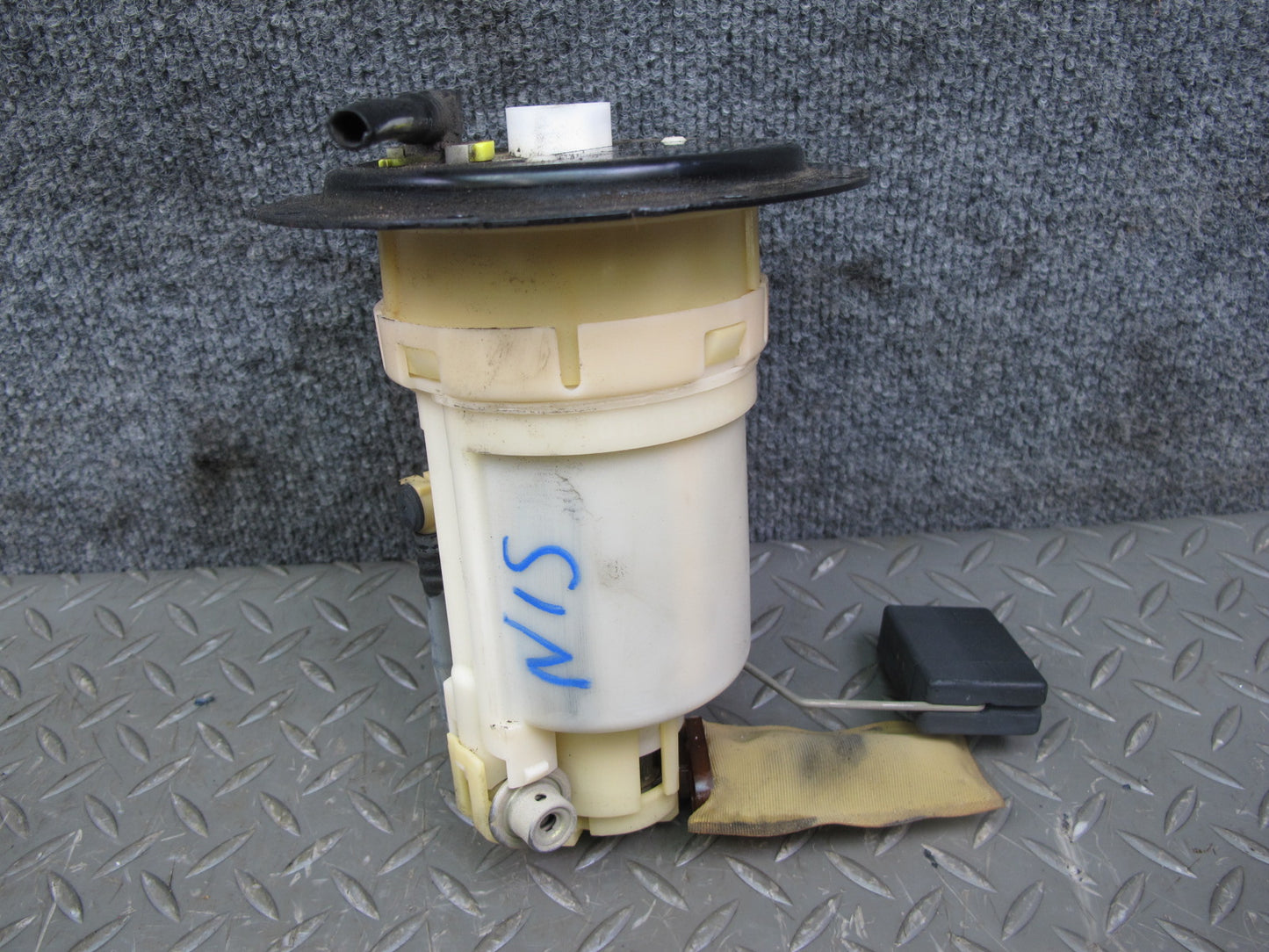 01-05 Lexus JCE10L IS300 Fuel Pump Level Sending Unit Assembly Set OEM