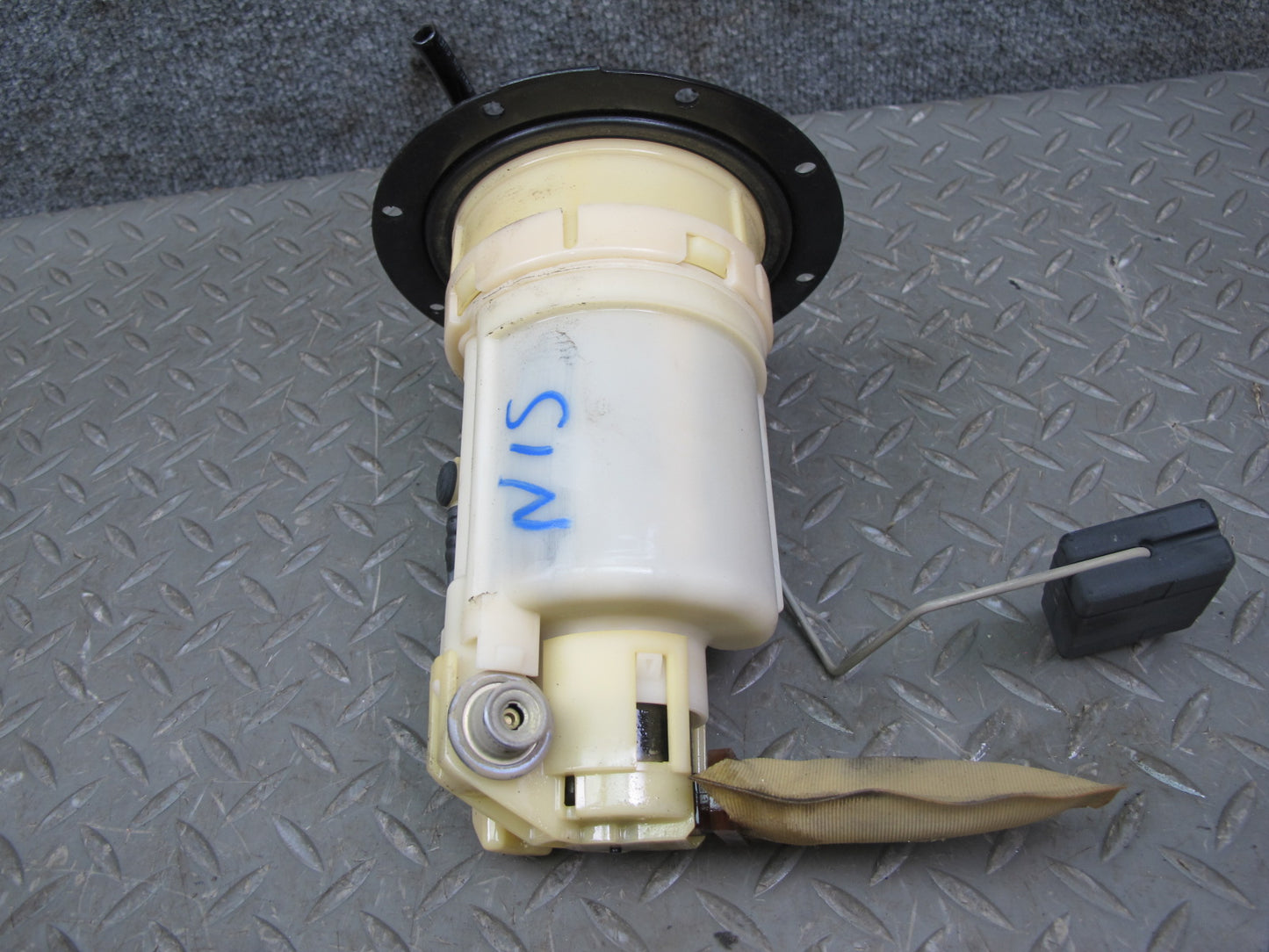01-05 Lexus JCE10L IS300 Fuel Pump Level Sending Unit Assembly Set OEM