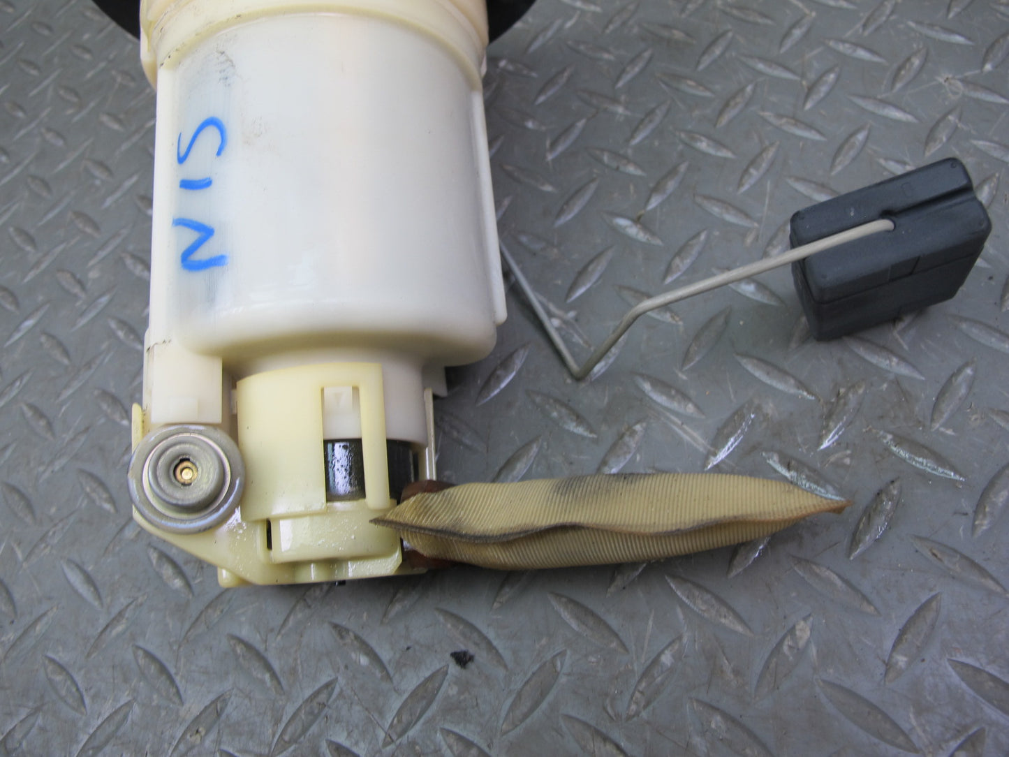 01-05 Lexus JCE10L IS300 Fuel Pump Level Sending Unit Assembly Set OEM