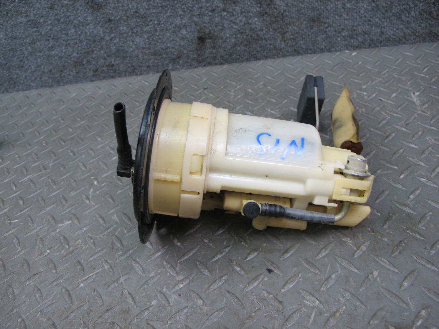 01-05 Lexus JCE10L IS300 Fuel Pump Level Sending Unit Assembly Set OEM