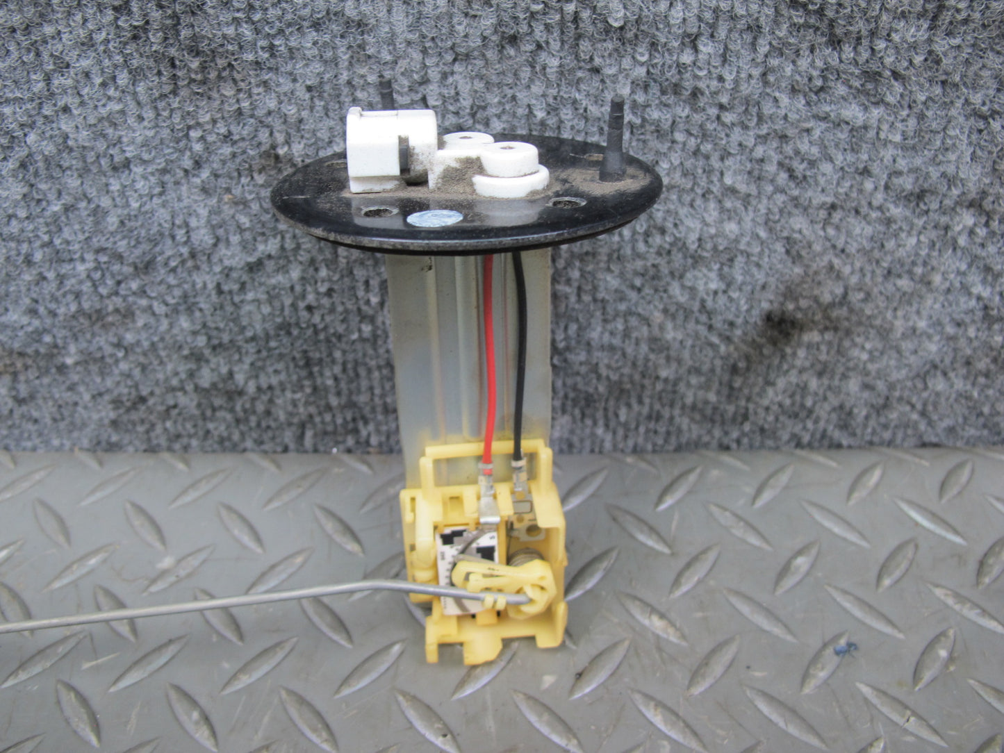 01-05 Lexus JCE10L IS300 Fuel Pump Level Sending Unit Assembly Set OEM