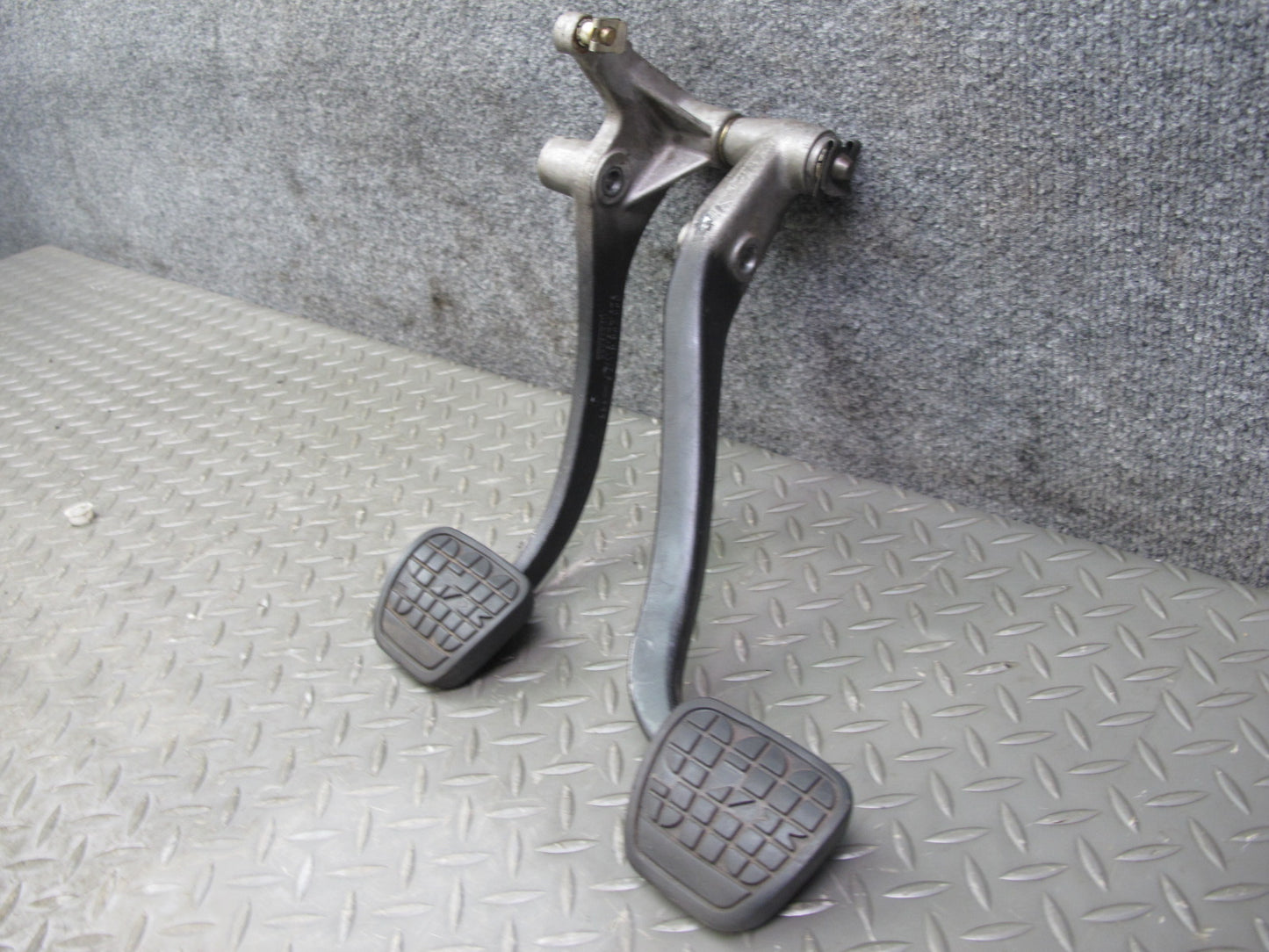 1987-1989 Porsche 928 S4 M/T Manual Clutch Brake Gas Acceleration Pedal Set