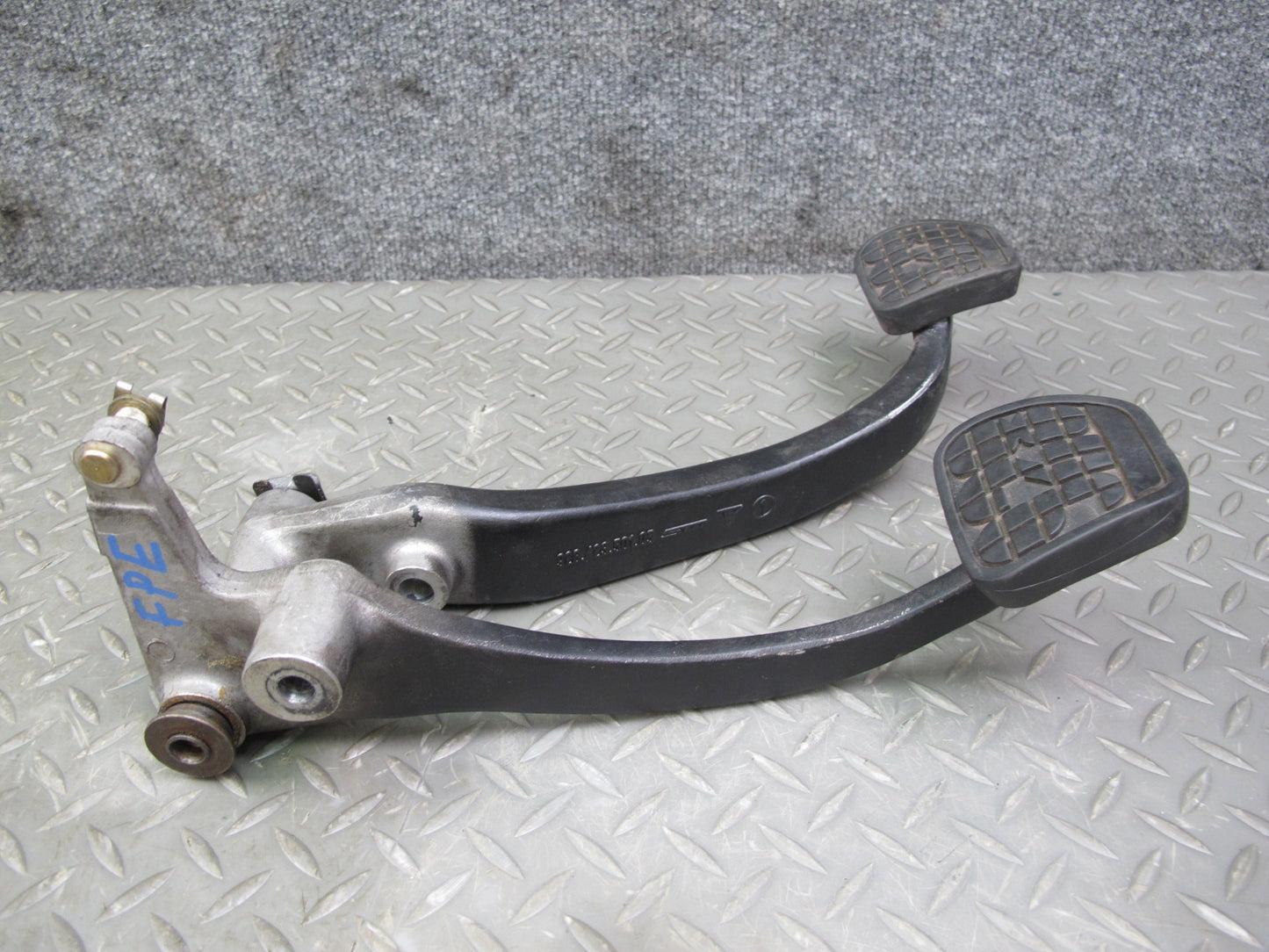 1987-1989 Porsche 928 S4 M/T Manual Clutch Brake Gas Acceleration Pedal Set