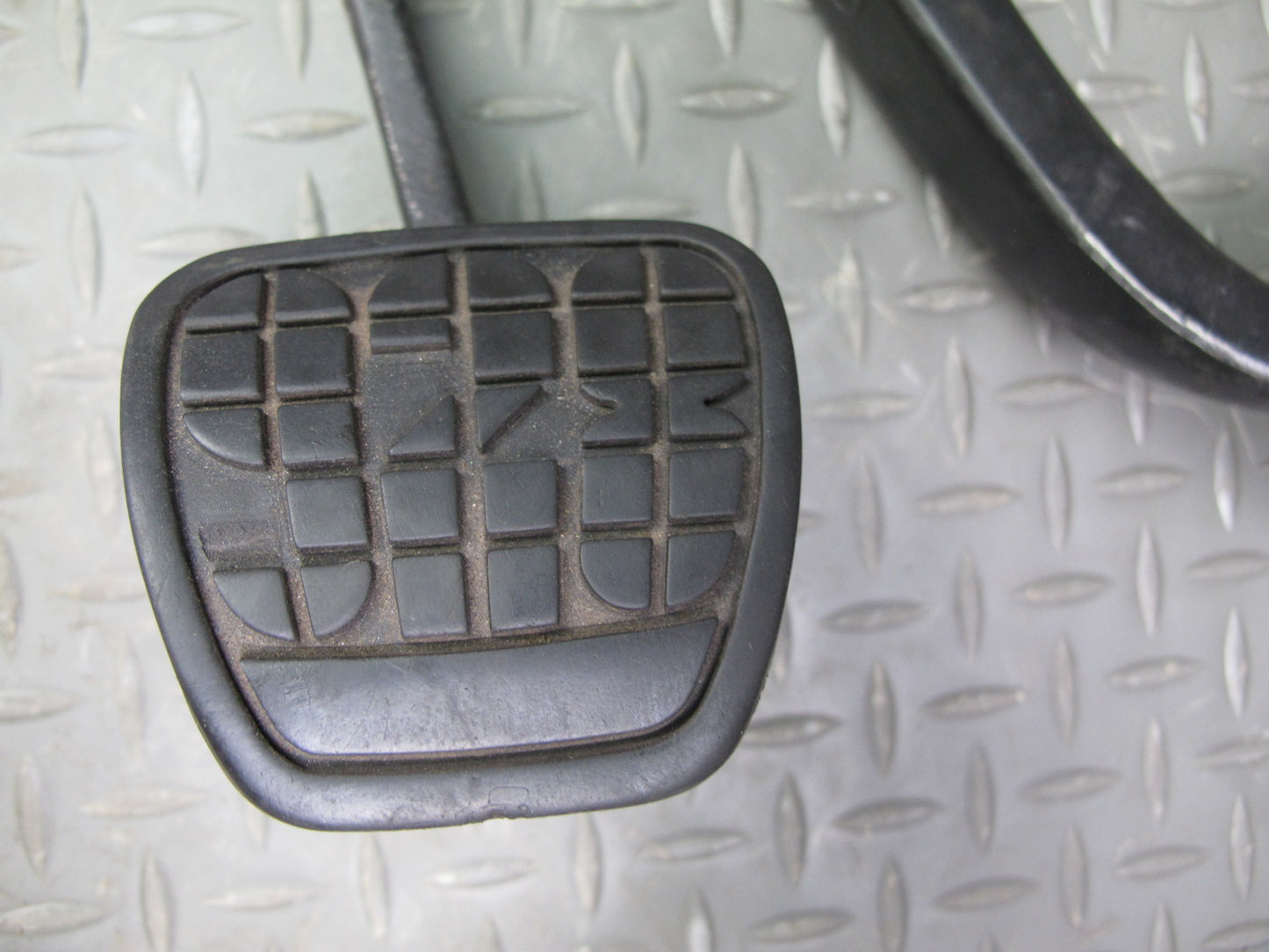 1987-1989 Porsche 928 S4 M/T Manual Clutch Brake Gas Acceleration Pedal Set
