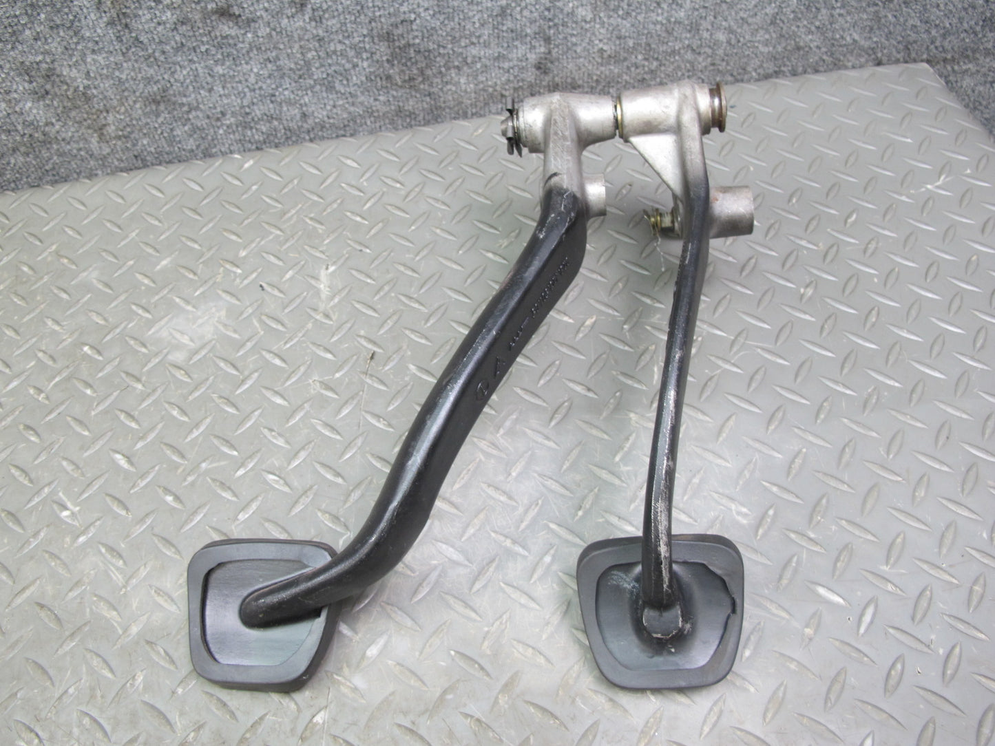 1987-1989 Porsche 928 S4 M/T Manual Clutch Brake Gas Acceleration Pedal Set