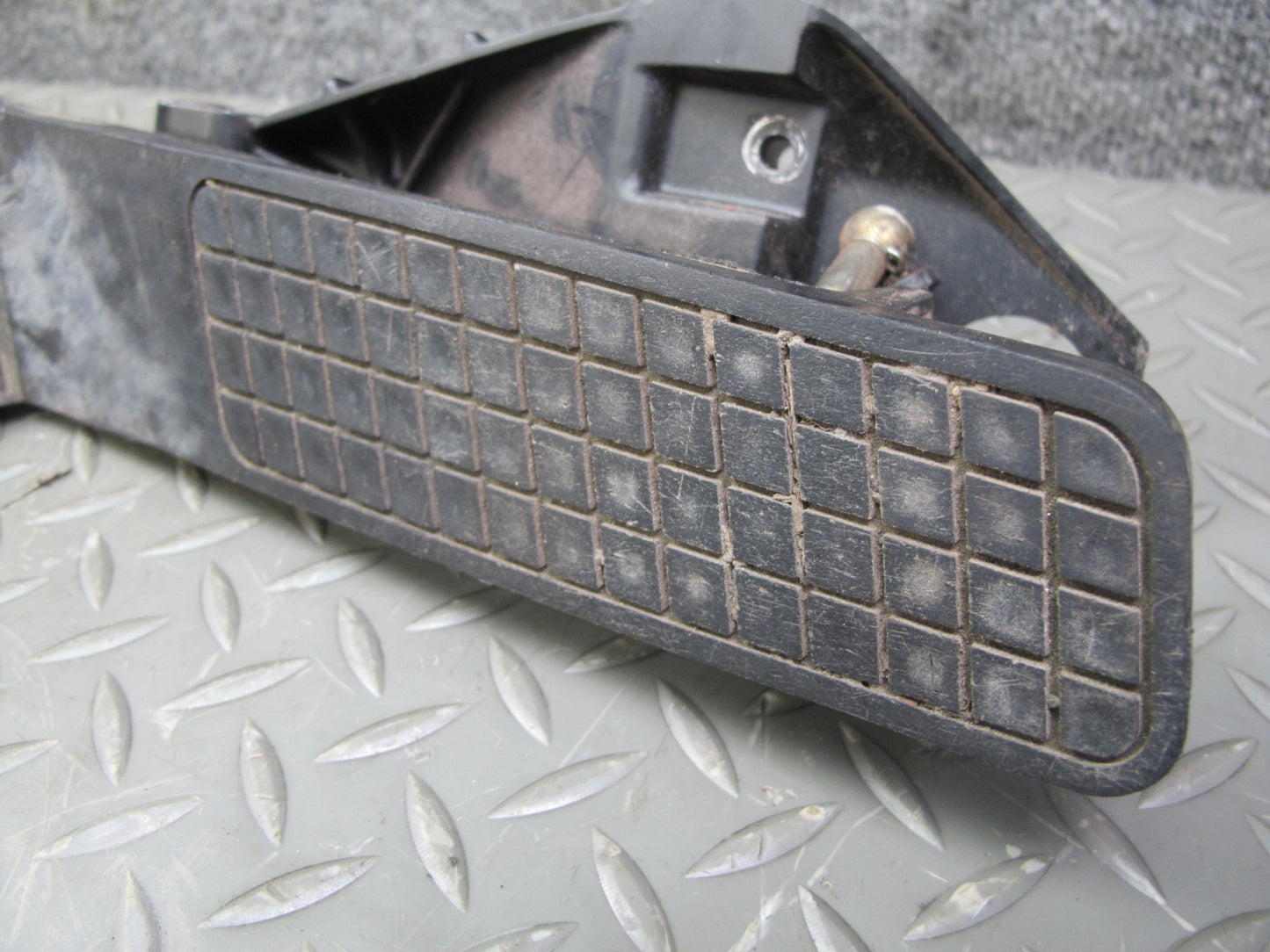 1987-1989 Porsche 928 S4 M/T Manual Clutch Brake Gas Acceleration Pedal Set