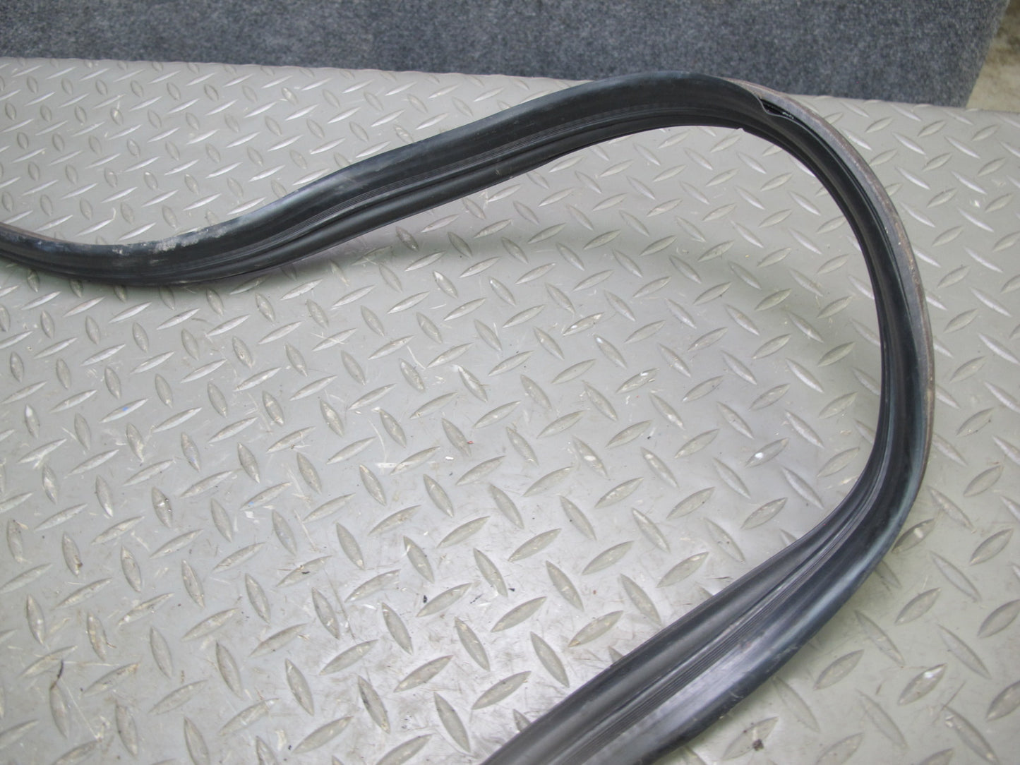 1987-1995 Porsche 928 Rear Trunk Weatherstrip Rubber Seal Gasket