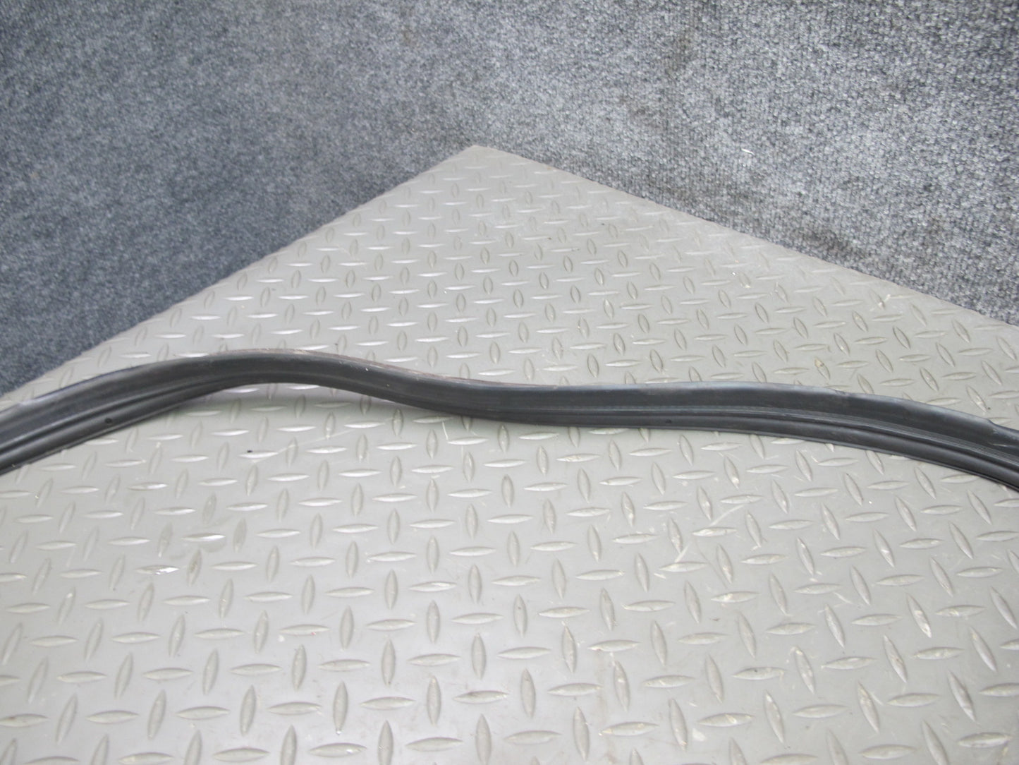 1987-1995 Porsche 928 Rear Trunk Weatherstrip Rubber Seal Gasket