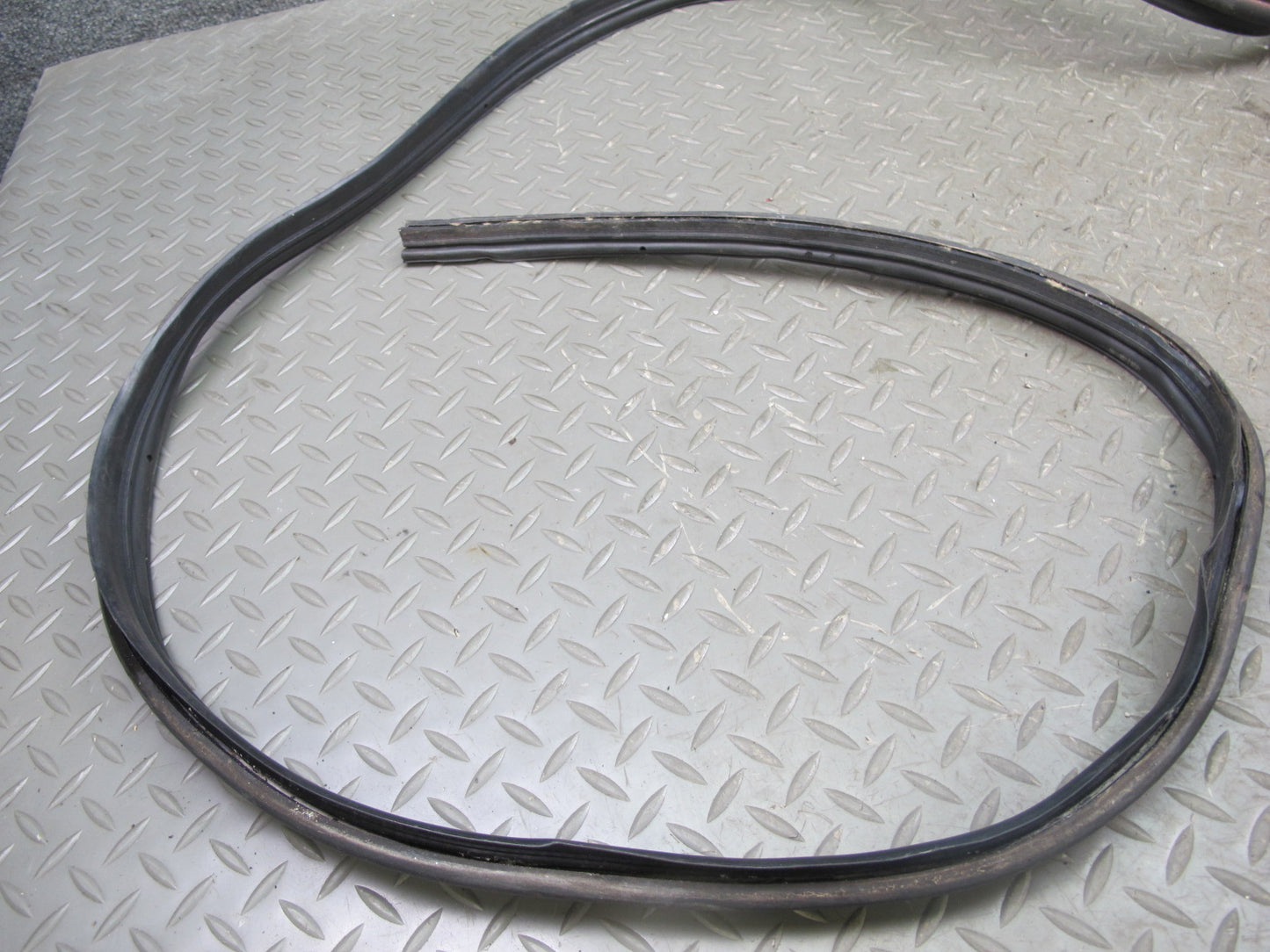 1987-1995 Porsche 928 Rear Trunk Weatherstrip Rubber Seal Gasket