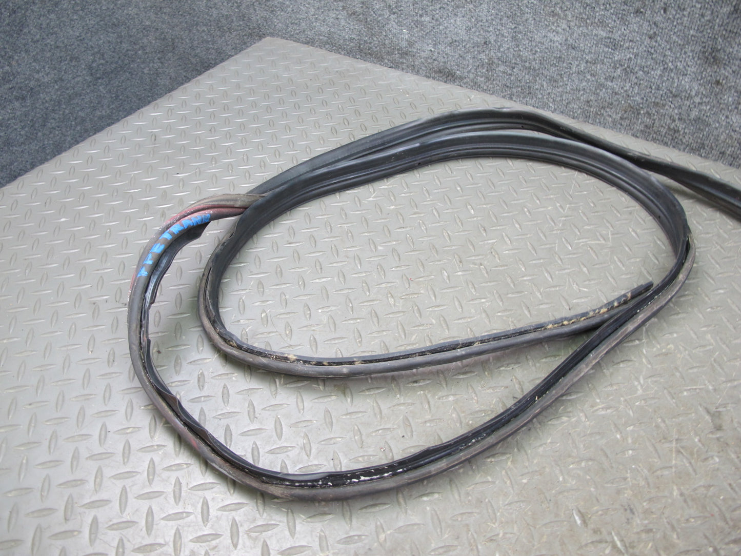 1987-1995 Porsche 928 Rear Trunk Weatherstrip Rubber Seal Gasket