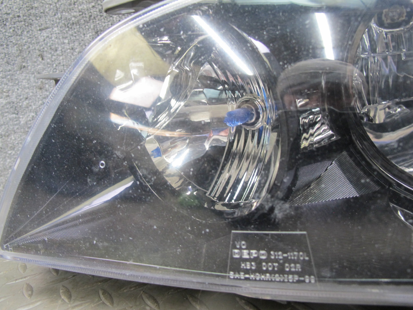 01-03 Lexus JCE10L IS300 Front Left & Right Xenon HID Headlight Lamp Set Depo