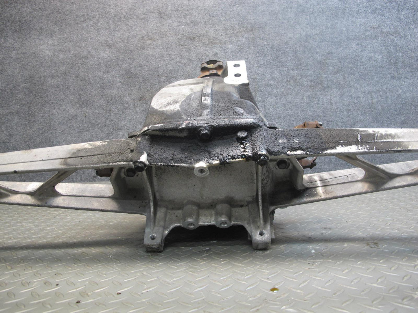 88-96 Chevrolet Corvette C4 A/T Dana 36 Rear Differential Carrier 2.59 Ratio OEM