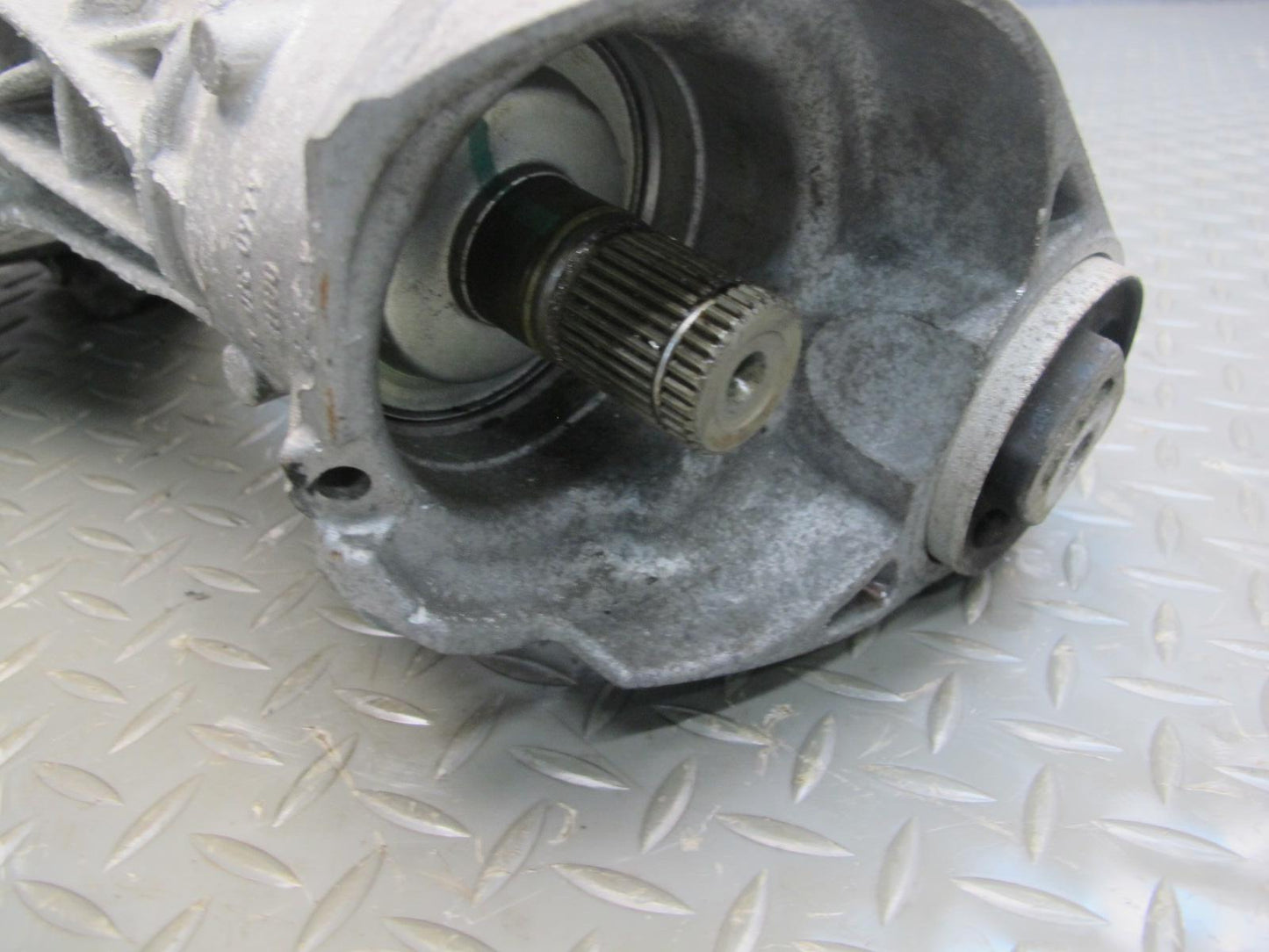 2011-2014 Porsche Cayenne 958 4.8L Turbo AWD AGT Front Differential Carrier 91k
