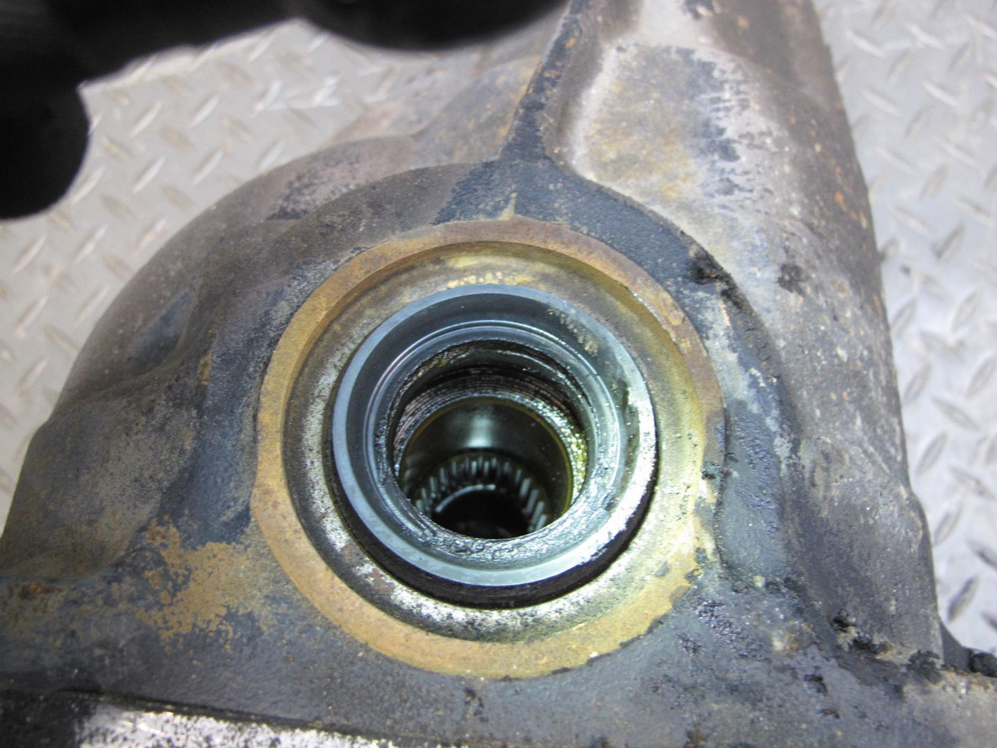85-86 Nissan Z31 300ZX Turbo Rear Differential Carrier 3.545 Ratio OEM