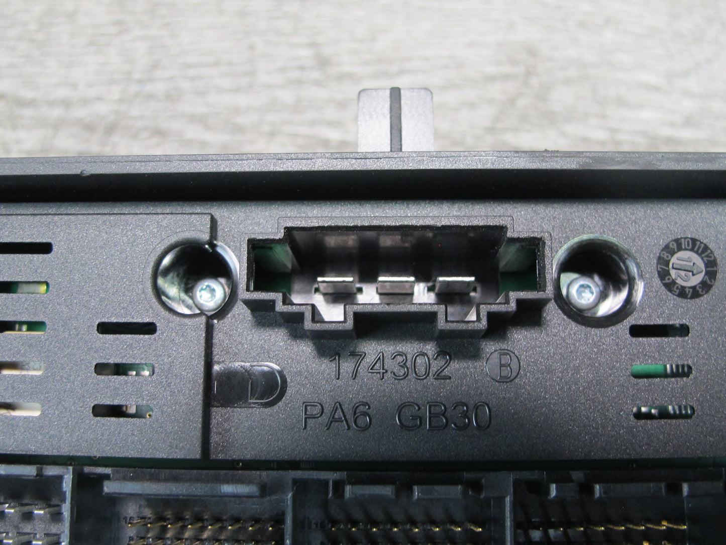 2011-2012 Porsche Cayenne 958 Center Console A/C Heater Climate Control Switch