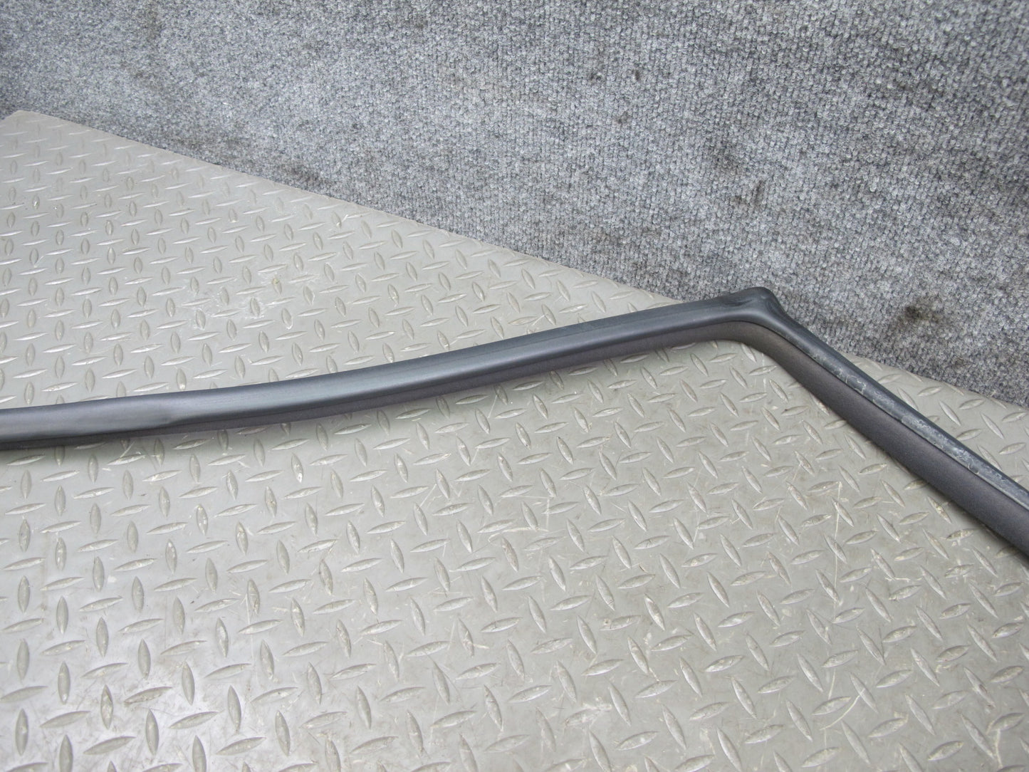 01-05 Lexus JCE10L IS300 Set of 2 Front Right & Left Door Rubber Seal OEM