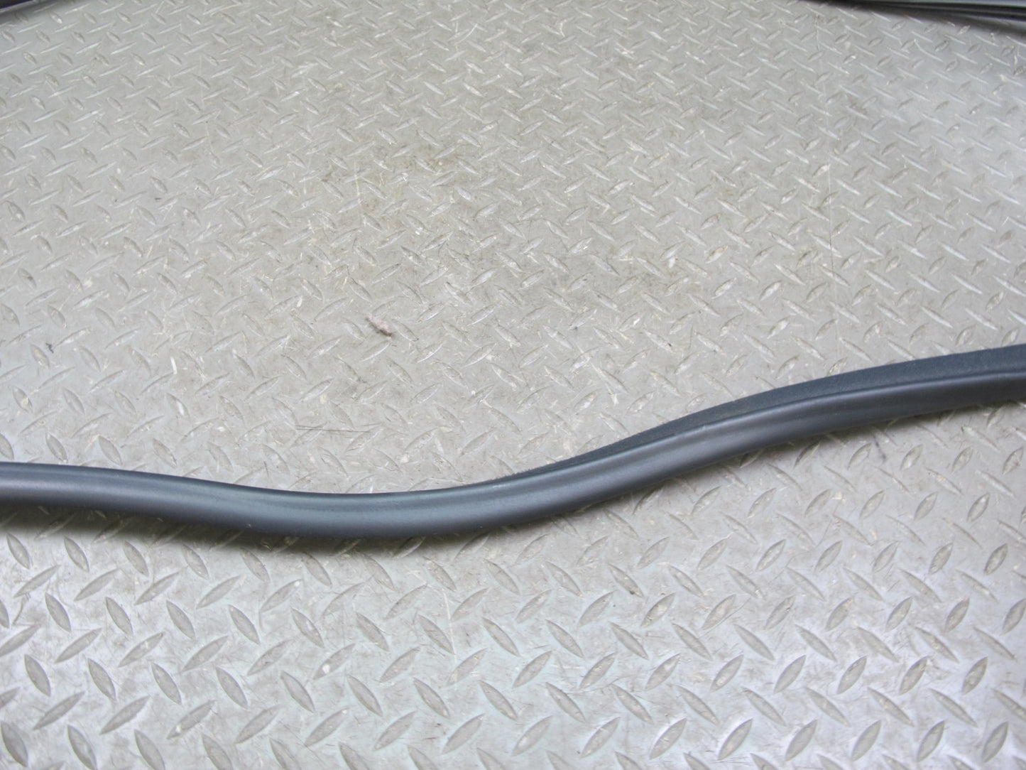 01-05 Lexus JCE10L IS300 Set of 2 Front Right & Left Door Rubber Seal OEM