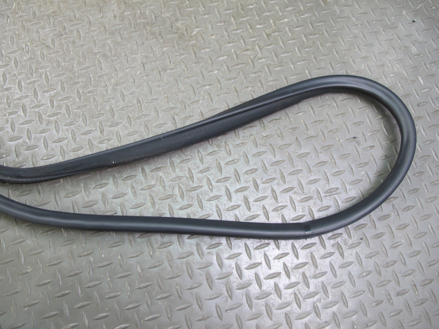 01-05 Lexus JCE10L IS300 Set of 2 Front Right & Left Door Rubber Seal OEM