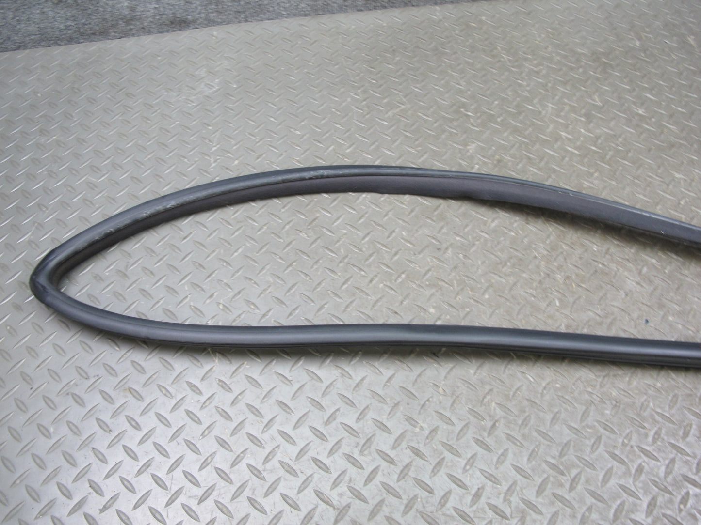 01-05 Lexus JCE10L IS300 Set of 2 Front Right & Left Door Rubber Seal OEM