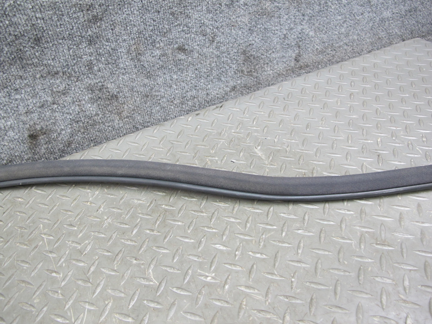 01-05 Lexus JCE10L IS300 Set of 2 Front Right & Left Door Rubber Seal OEM