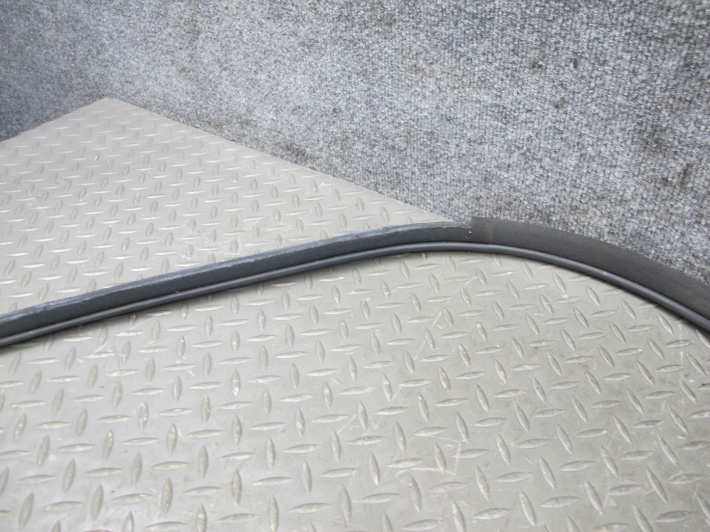 01-05 Lexus JCE10L IS300 Set of 2 Front Right & Left Door Rubber Seal OEM
