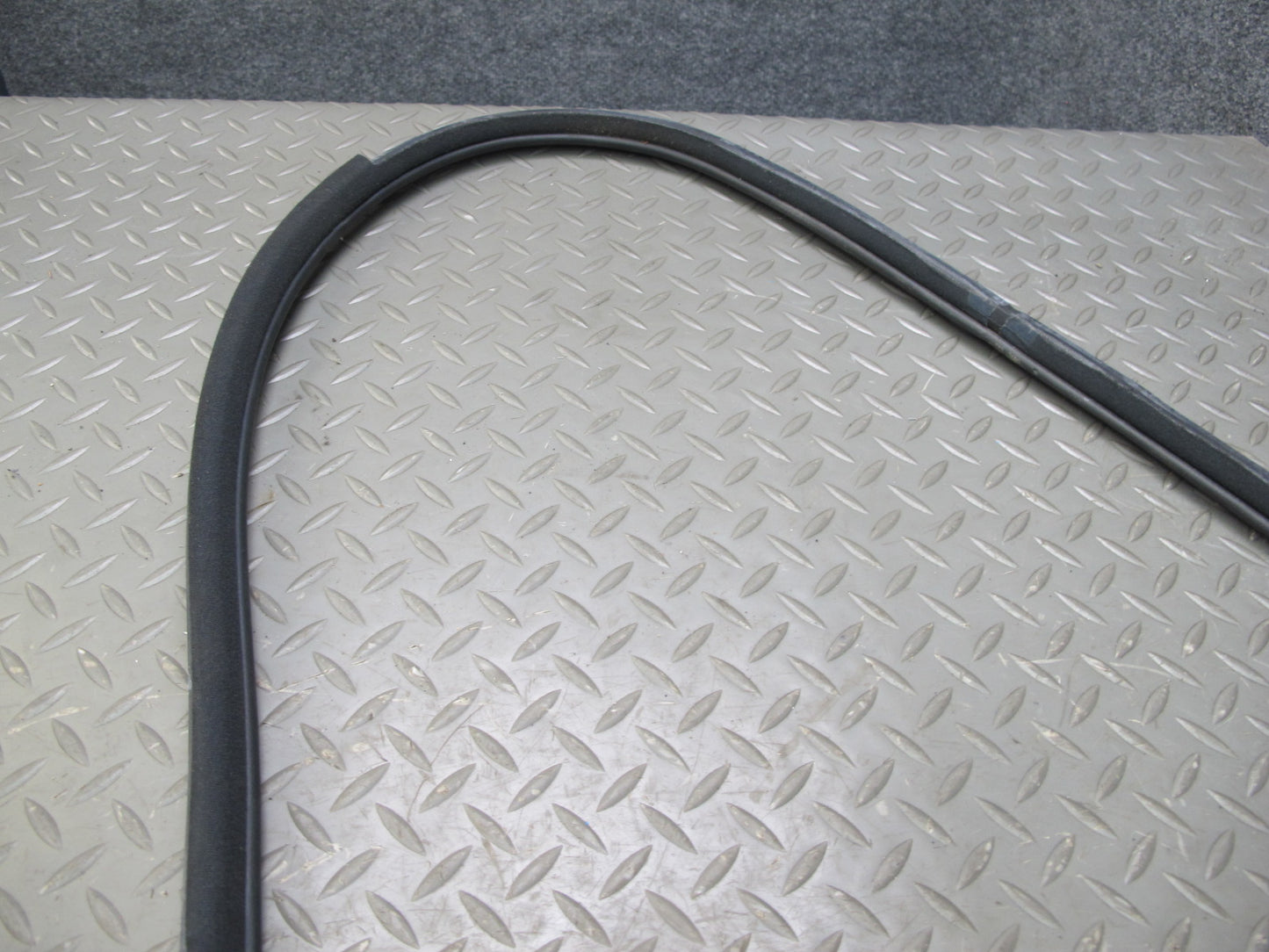 01-05 Lexus JCE10L IS300 Set of 2 Front Right & Left Door Rubber Seal OEM