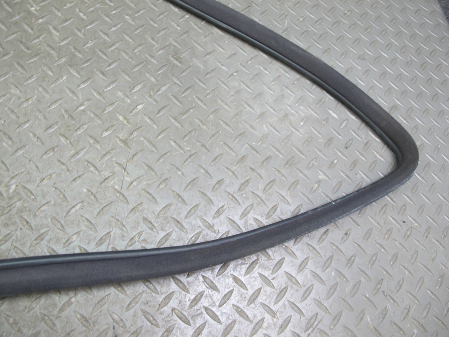 01-05 Lexus JCE10L IS300 Set of 2 Front Right & Left Door Rubber Seal OEM
