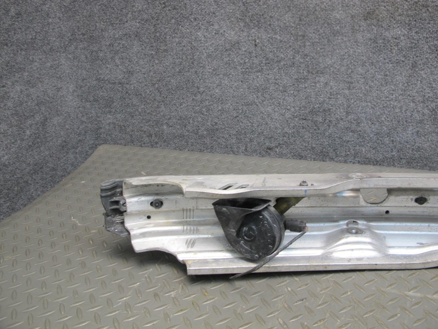 01-06 BMW E46 3-SERIES Front Bumper Impact Reinforcement Bar w Horns 8195300 OEM