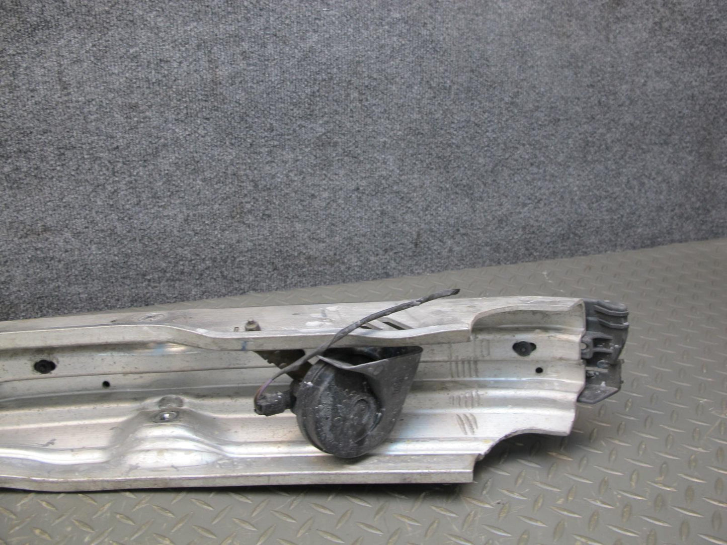 01-06 BMW E46 3-SERIES Front Bumper Impact Reinforcement Bar w Horns 8195300 OEM