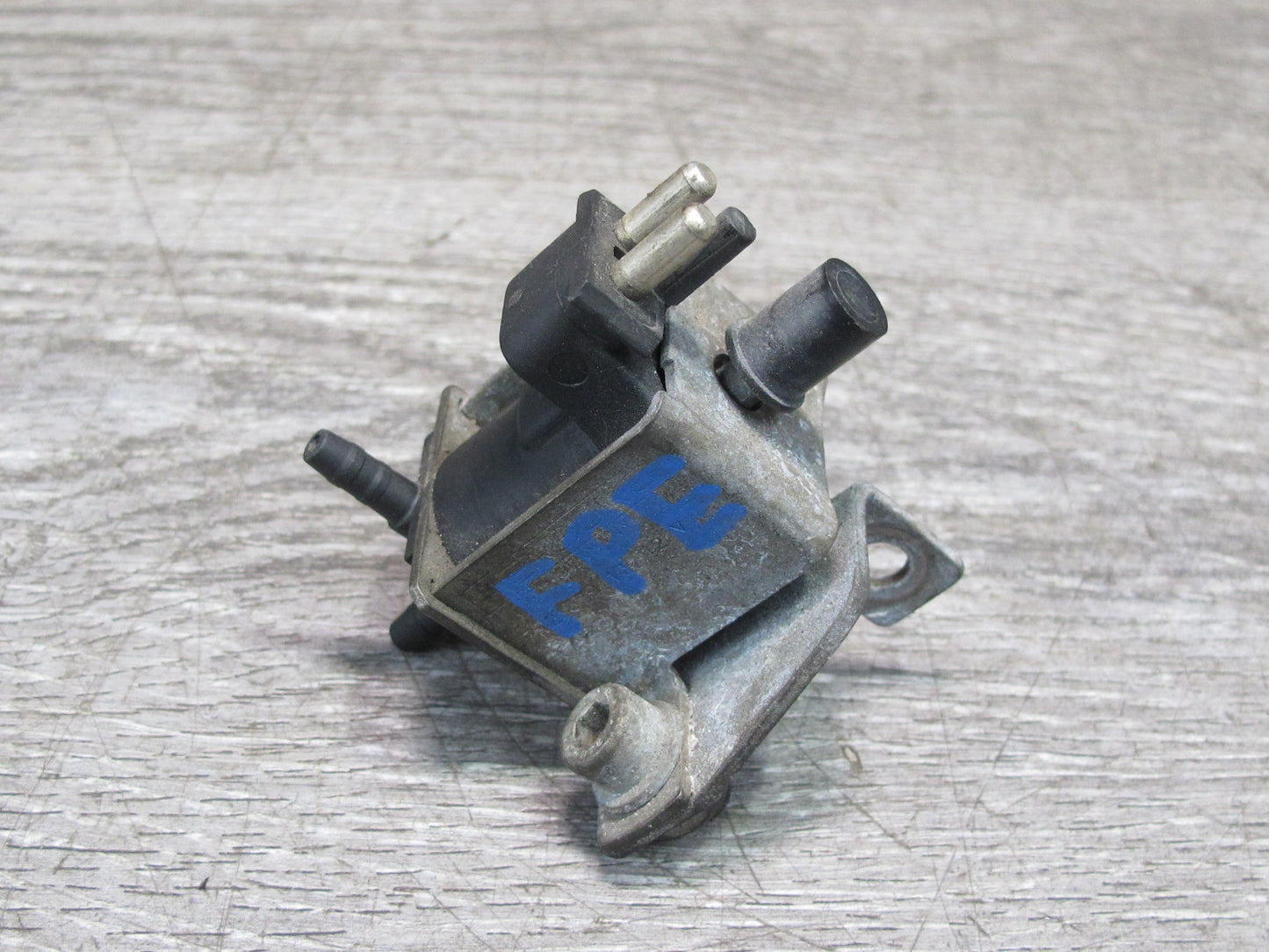 1987-1989 Porsche 928 S 5.0L V8 Engine EGR Vacuum Solenoid Valve