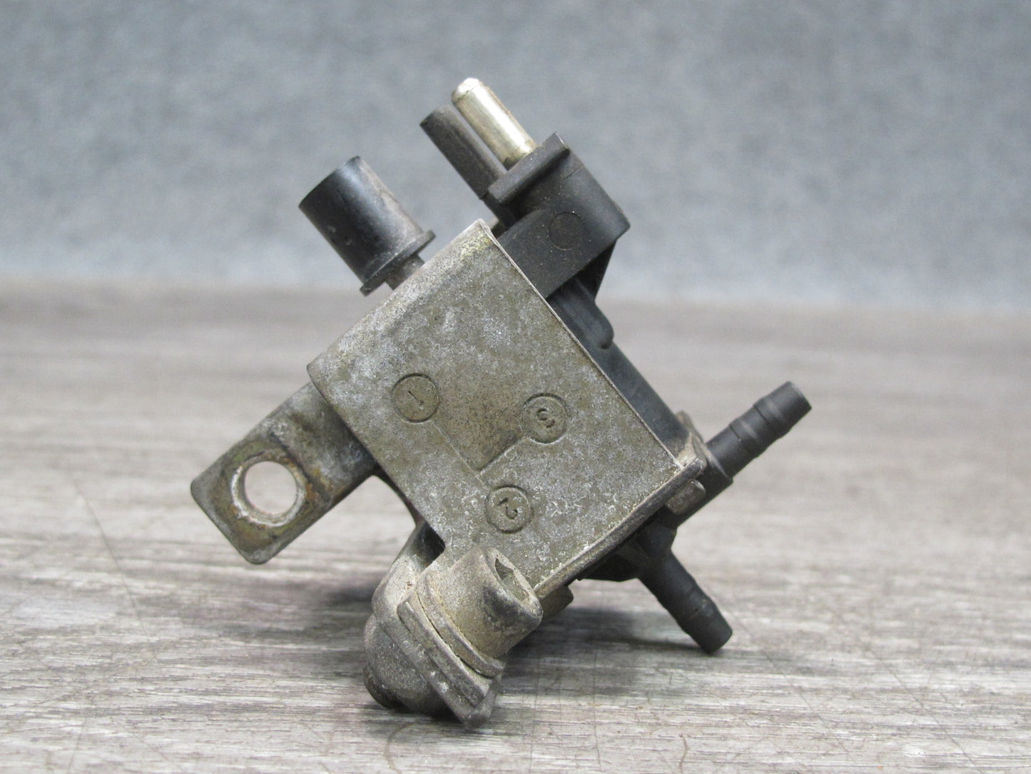 1987-1989 Porsche 928 S 5.0L V8 Engine EGR Vacuum Solenoid Valve