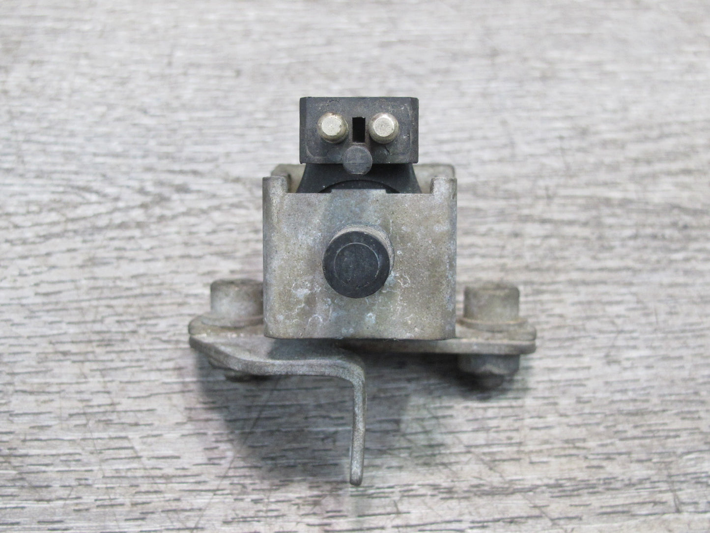 1987-1989 Porsche 928 S 5.0L V8 Engine EGR Vacuum Solenoid Valve