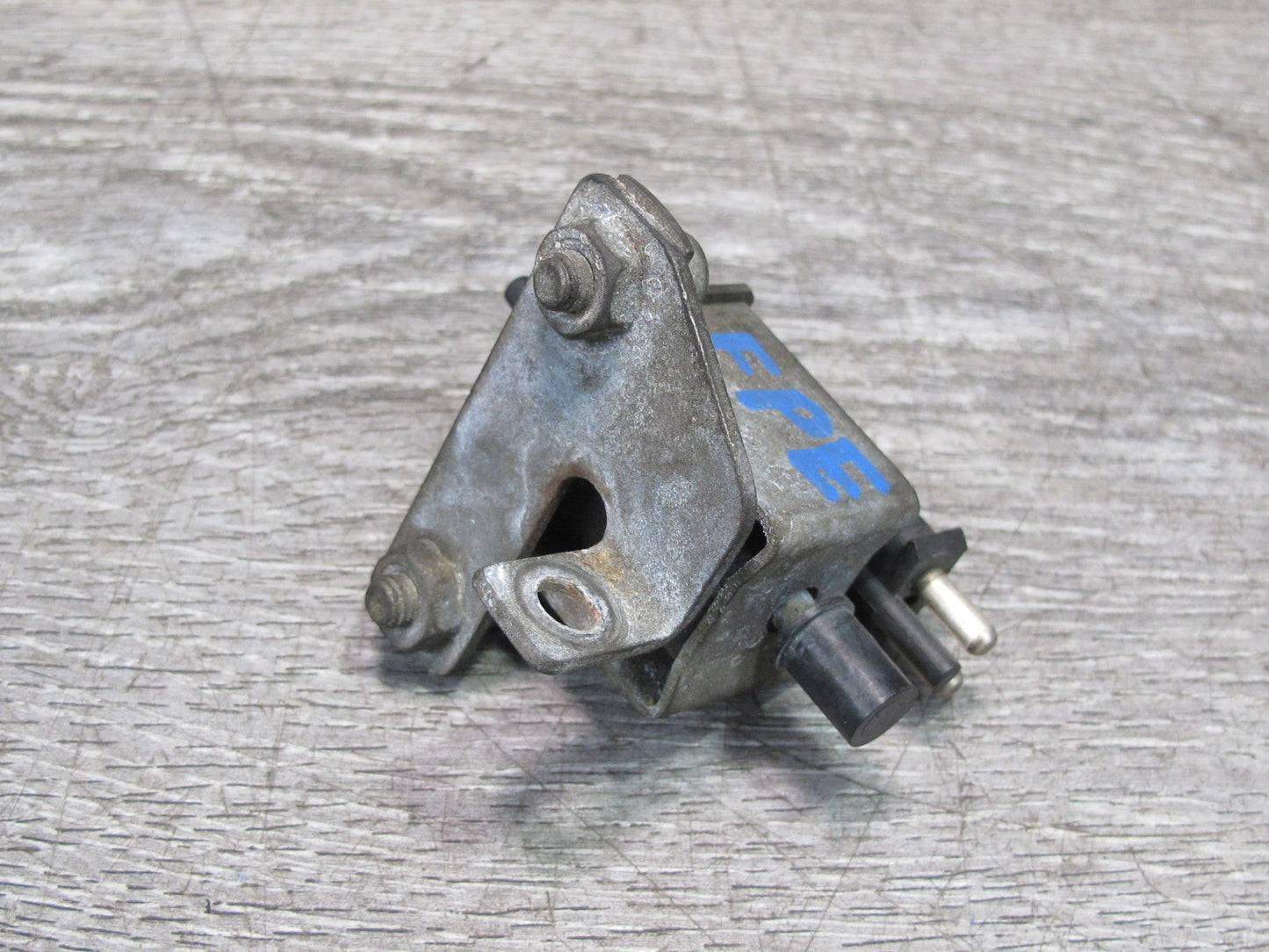 1987-1989 Porsche 928 S 5.0L V8 Engine EGR Vacuum Solenoid Valve