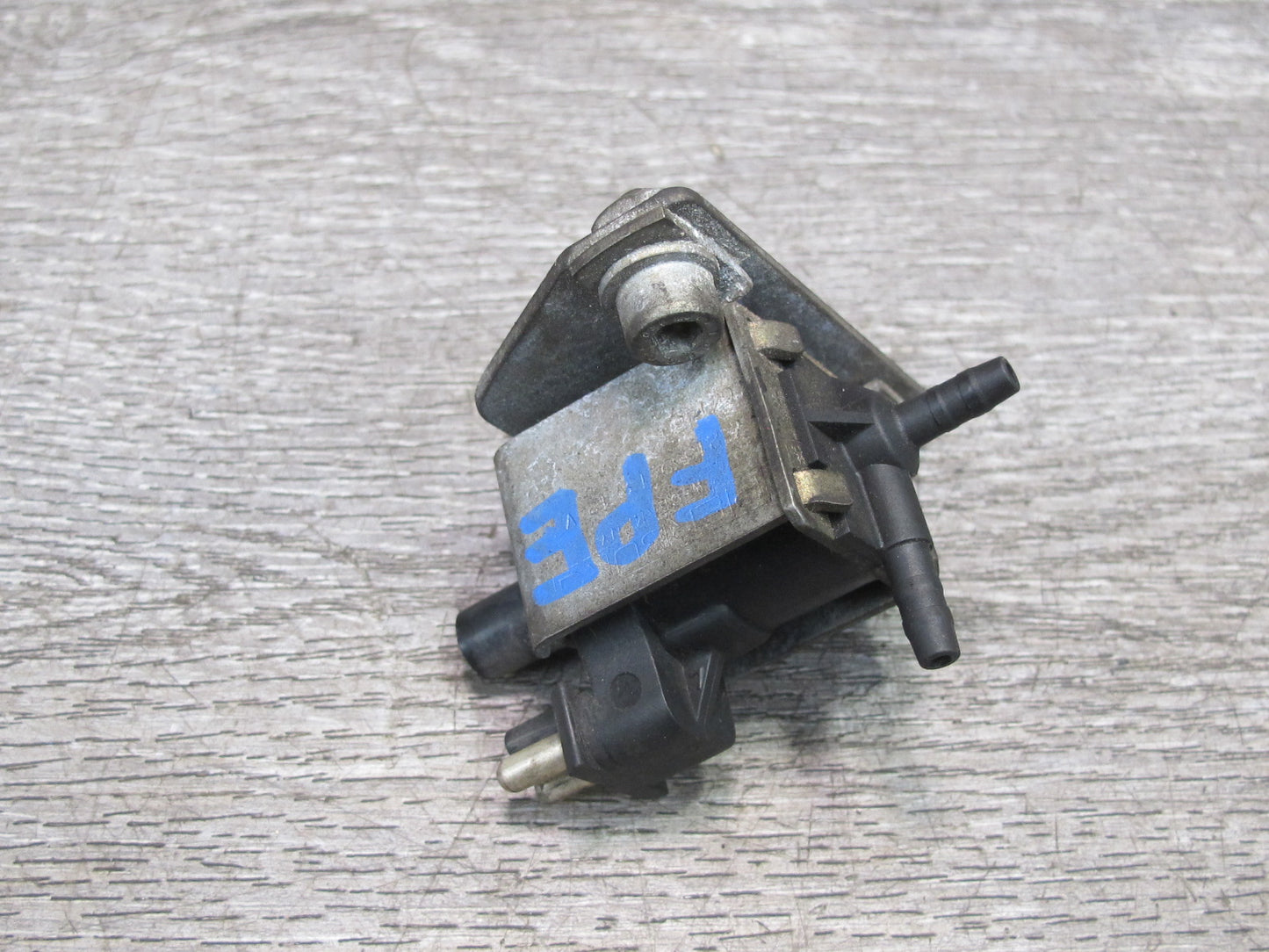 1987-1989 Porsche 928 S 5.0L V8 Engine EGR Vacuum Solenoid Valve