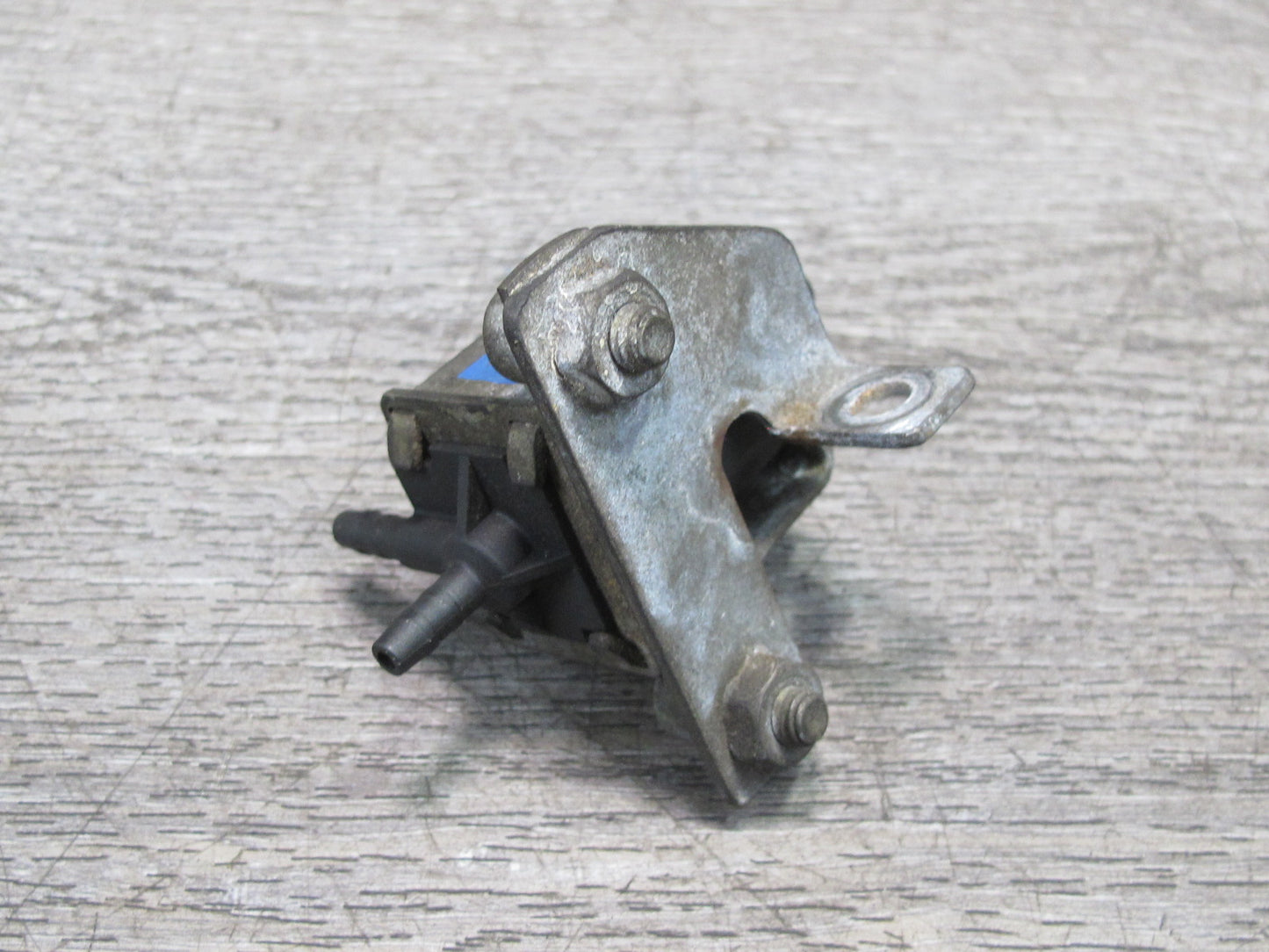 1987-1989 Porsche 928 S 5.0L V8 Engine EGR Vacuum Solenoid Valve