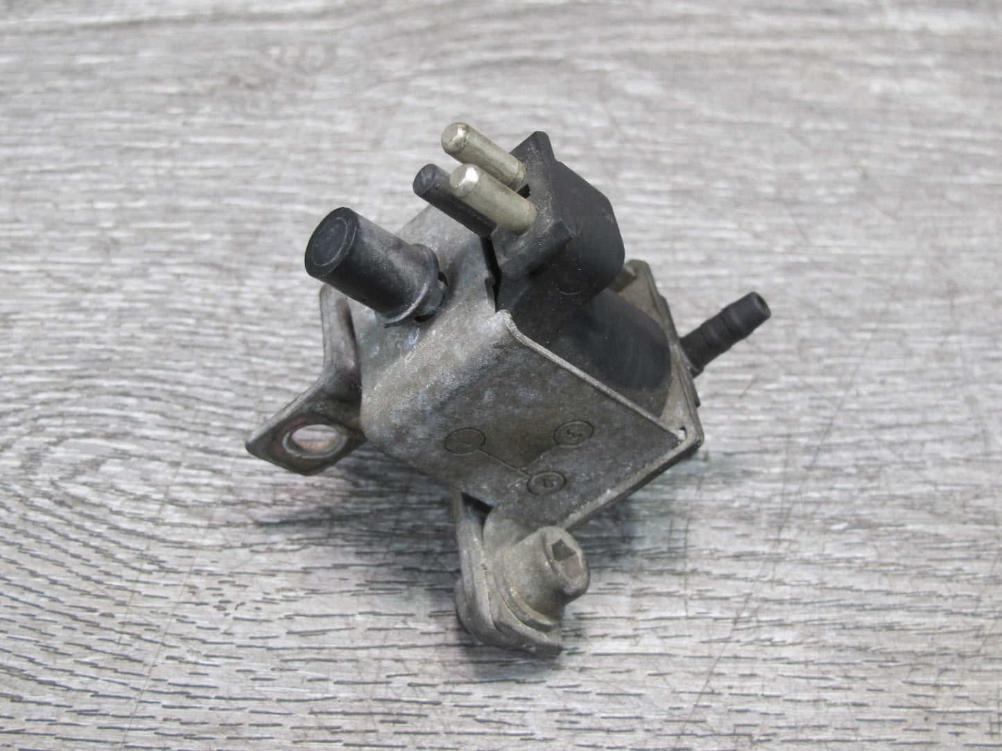 1987-1989 Porsche 928 S 5.0L V8 Engine EGR Vacuum Solenoid Valve