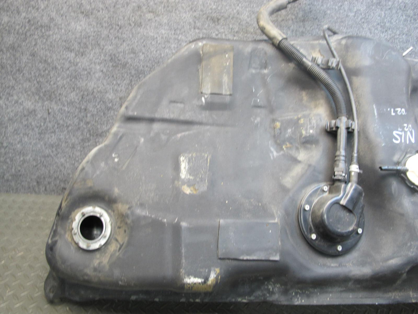 01-05 Lexus JCE10L IS300 Sedan Fuel Tank Unit OEM