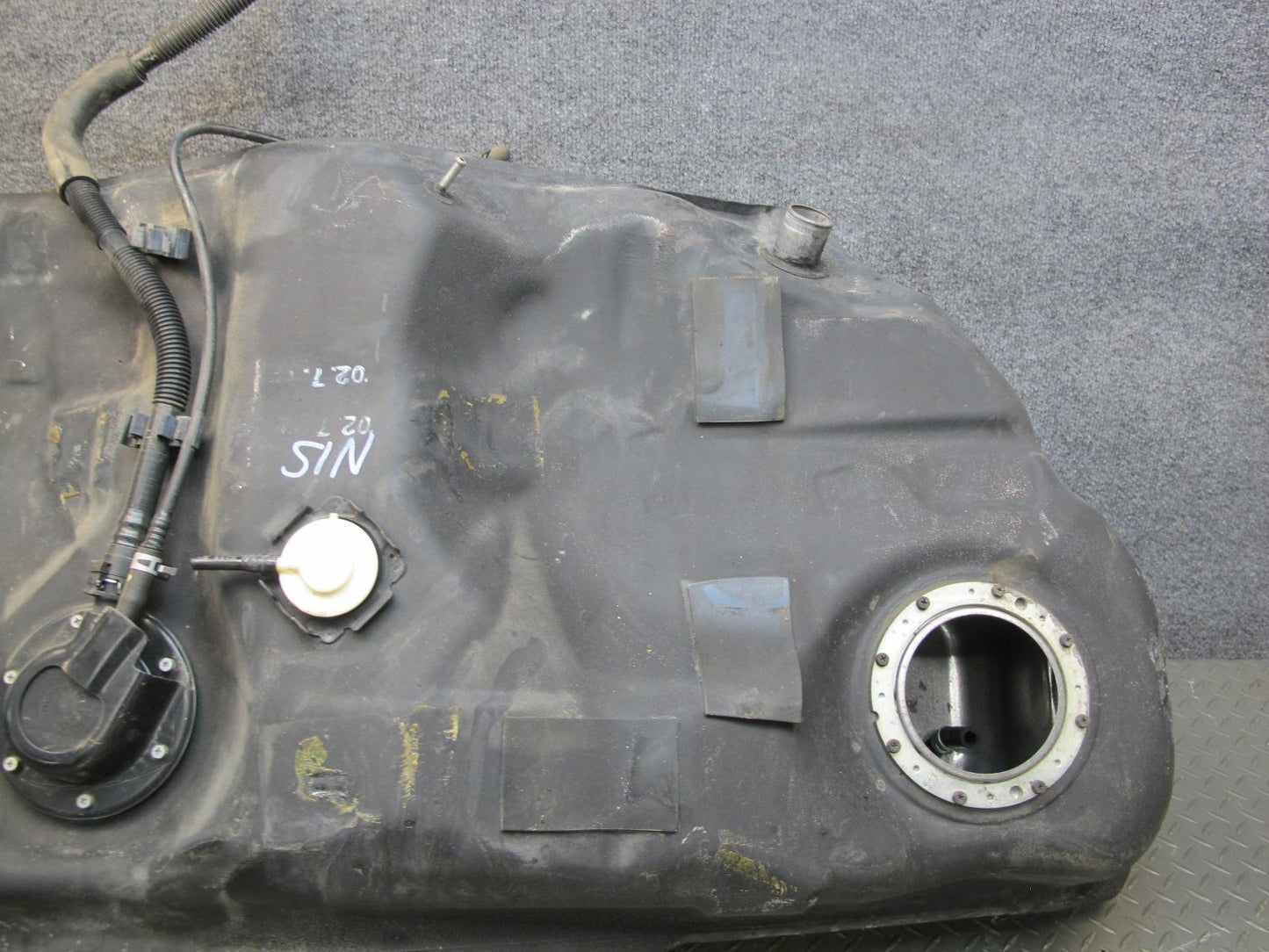 01-05 Lexus JCE10L IS300 Sedan Fuel Tank Unit OEM