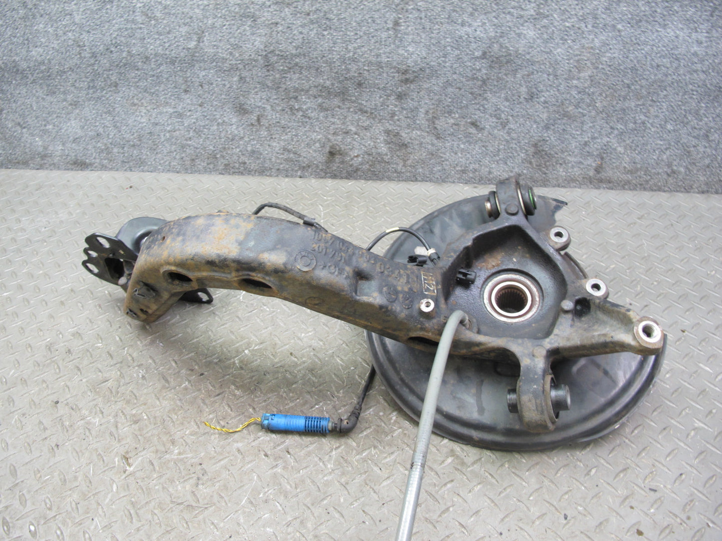 01-06 BMW E46 330i 330Ci RWD Rear Right Knuckle Wheel Hub Trailing Arm OEM