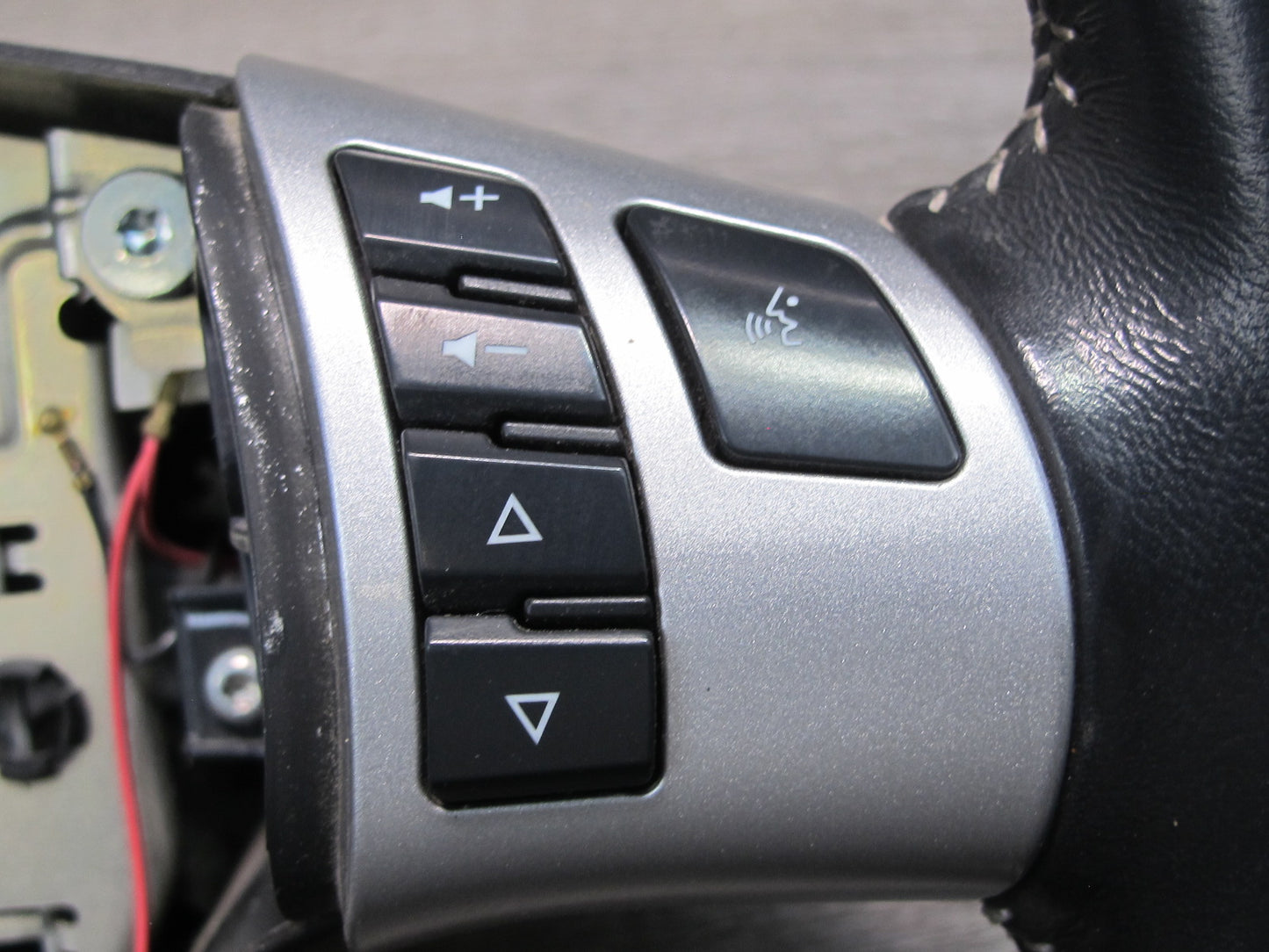 07-09 Saturn SKY Leather Steering w Controls OEM