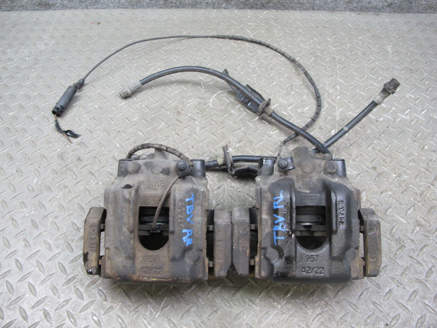 01-06 BMW E46 330Ci 330i RWD Set of 2 Rear Left & Right Brake Caliper OEM