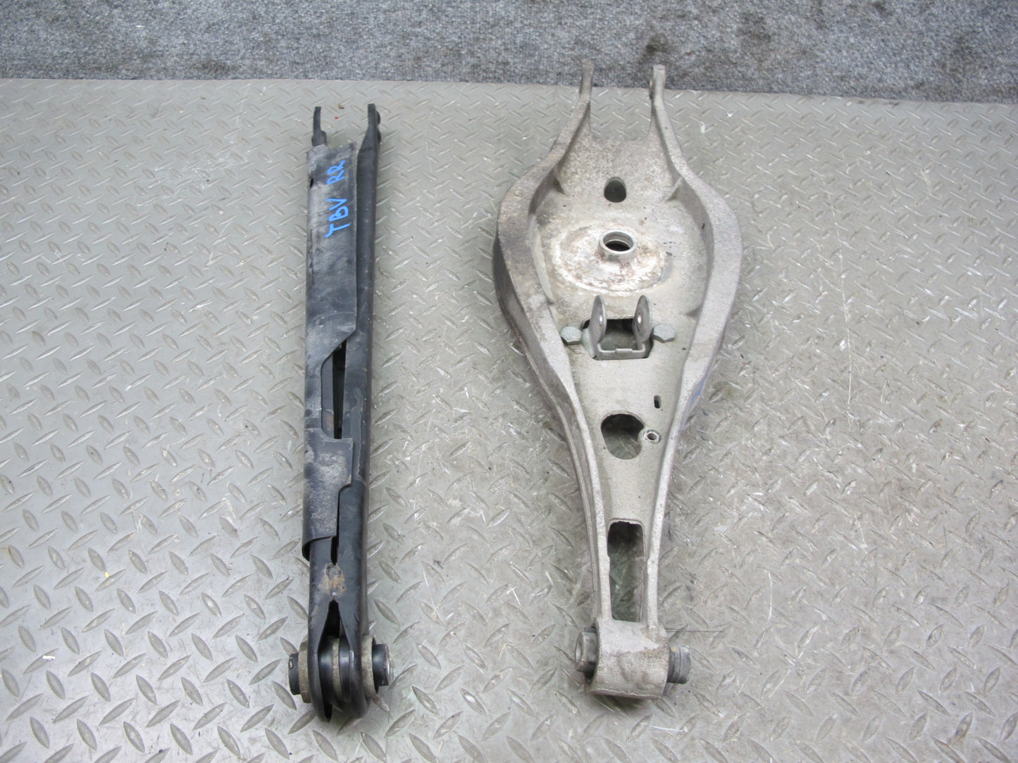 01-06 BMW E46 3-SERIES RWD Set of 2 Rear Right Upper & Lower Control Arm OEM