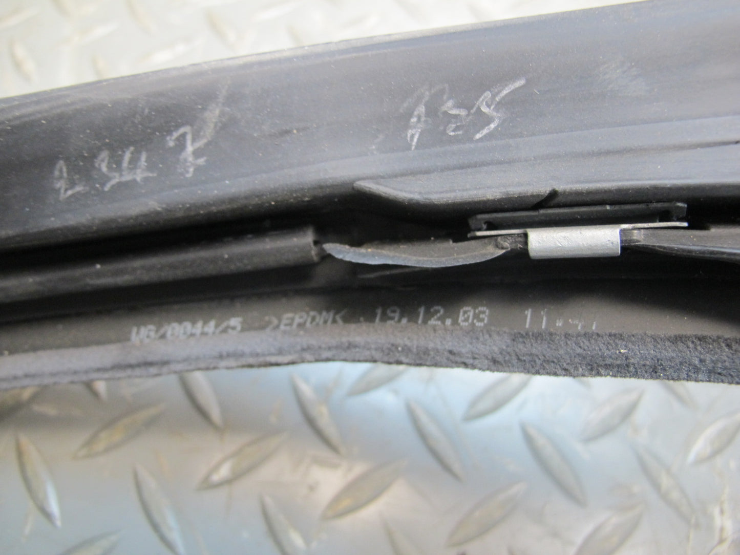 01-06 BMW E46 Convertible Left & Right Door Weatherstrip Rubber Seal Set OEM